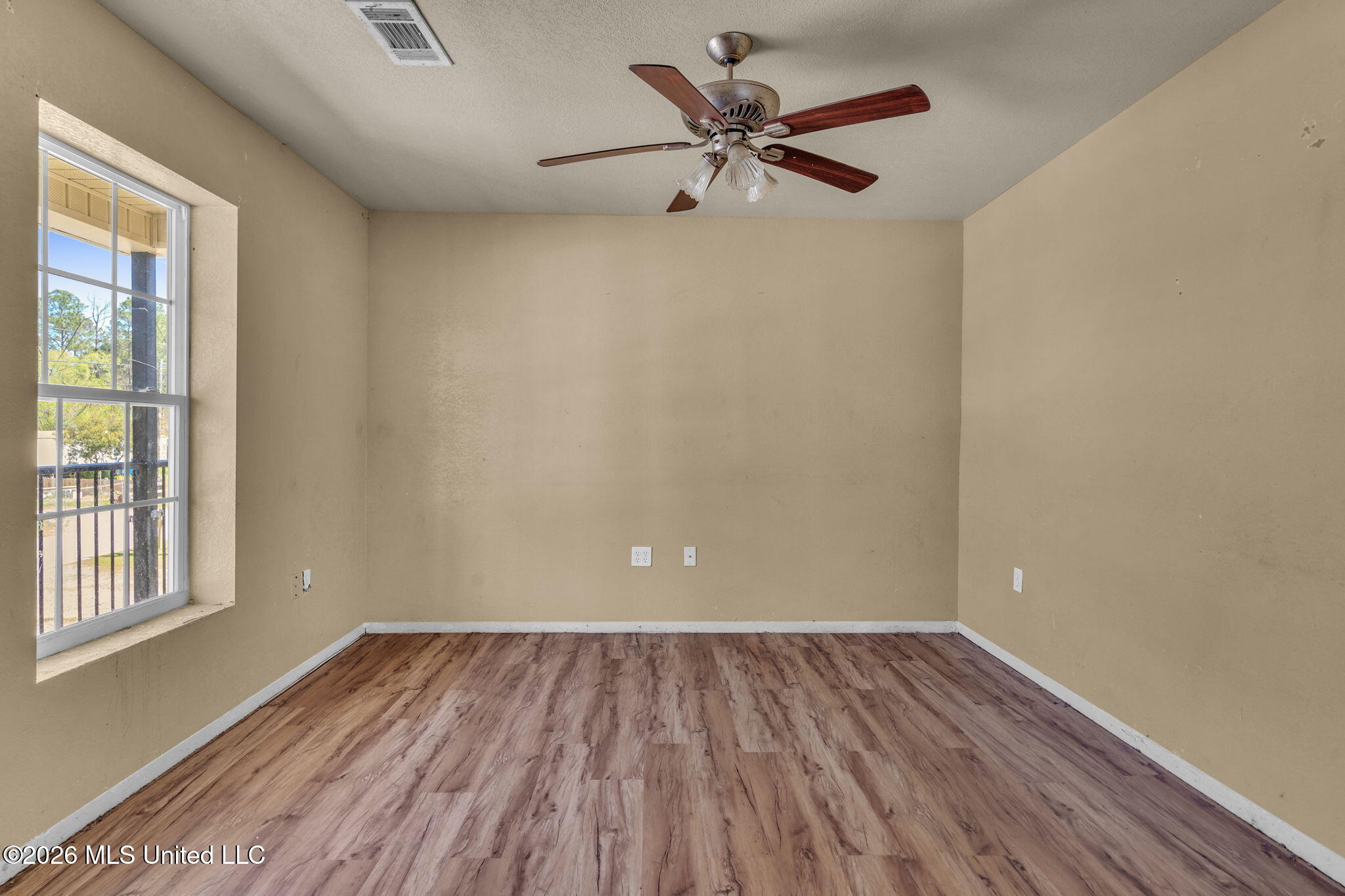 14921 Masterson Avenue Property Photo 4