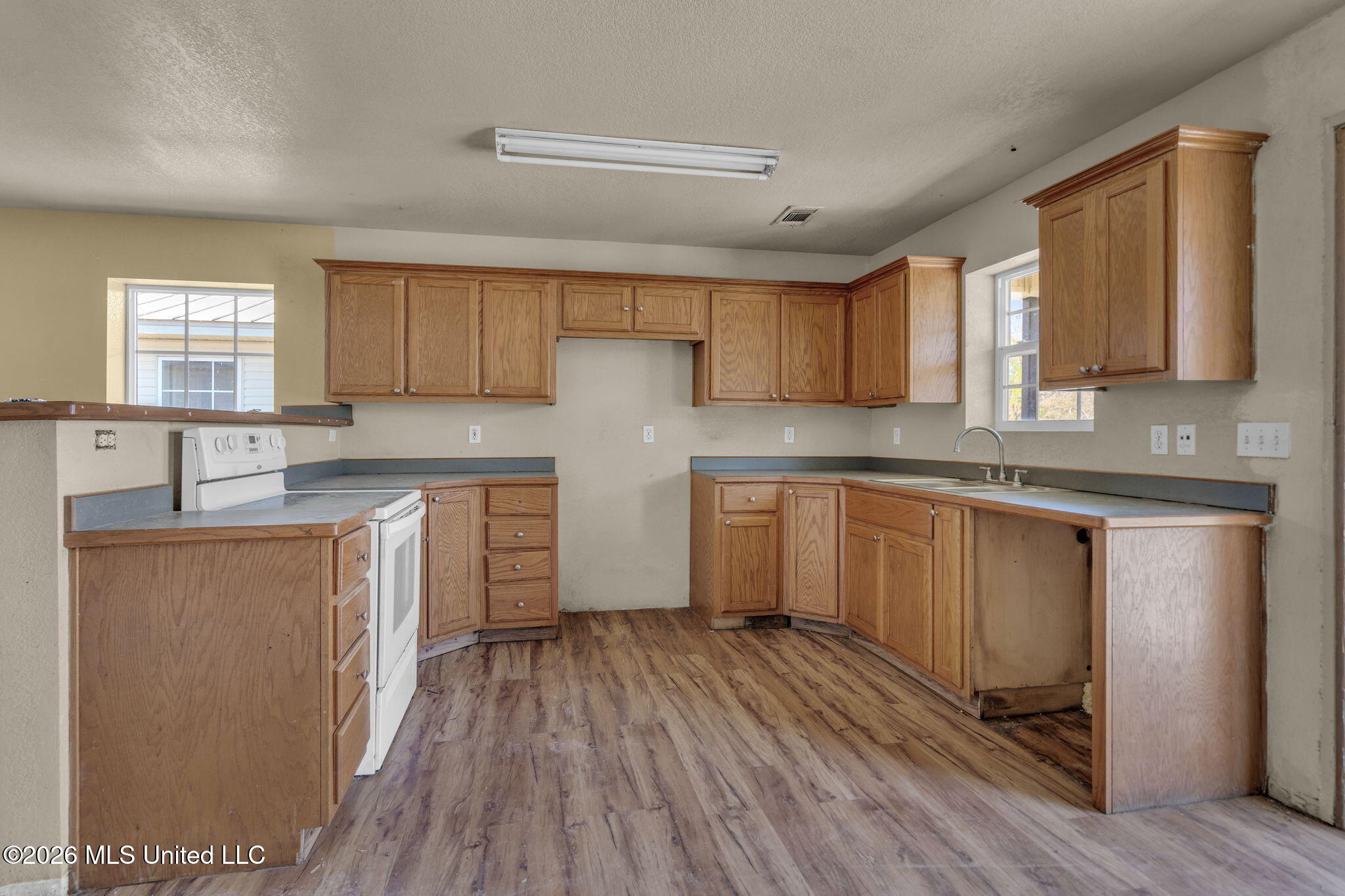 14921 Masterson Avenue Property Photo 6