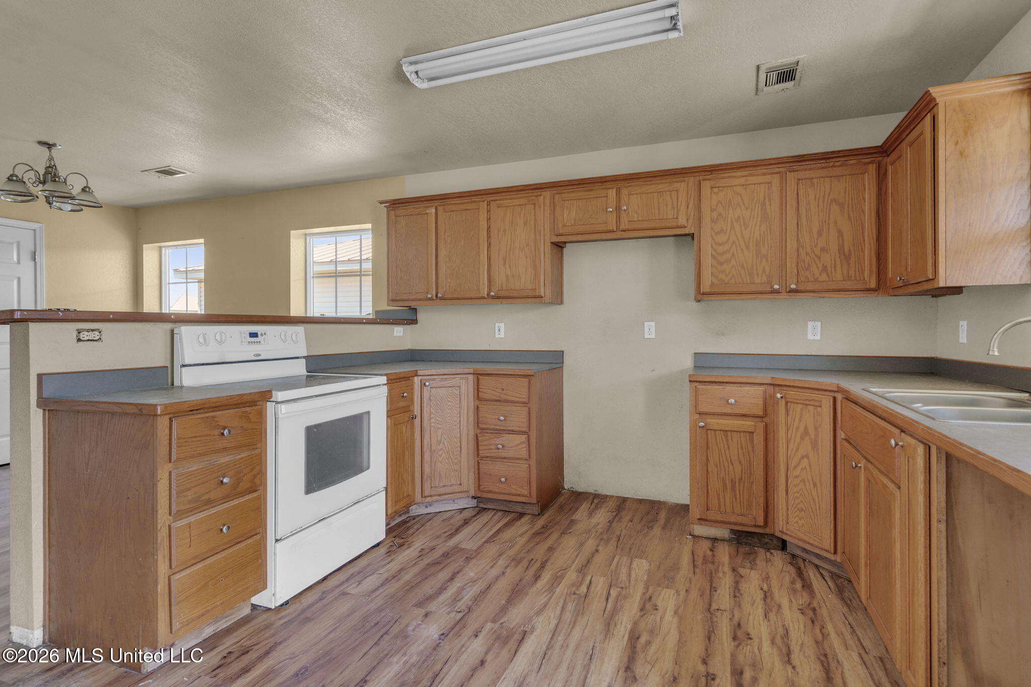 14921 Masterson Avenue Property Photo 7