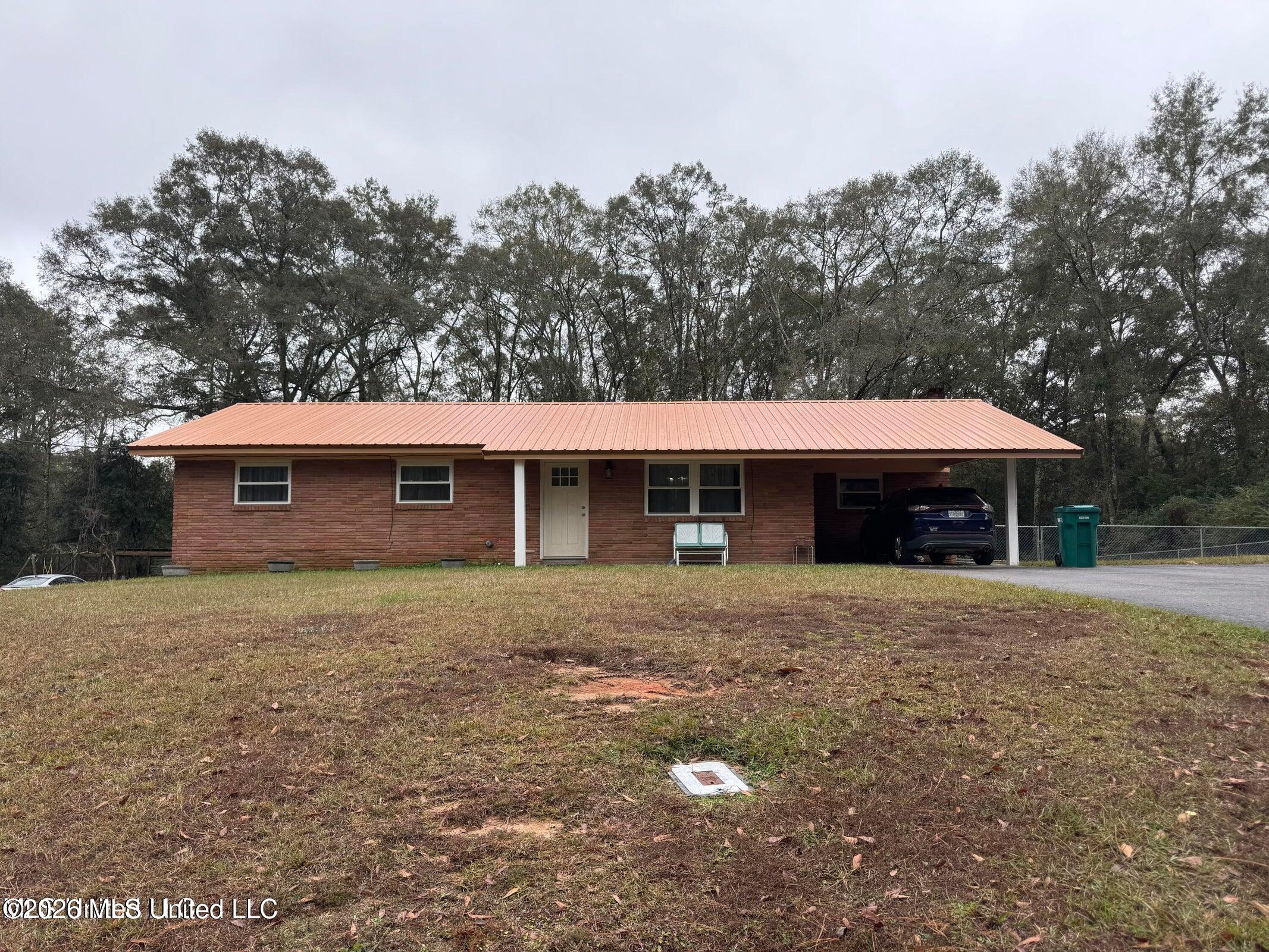 916 E College Avenue Property Photo 1
