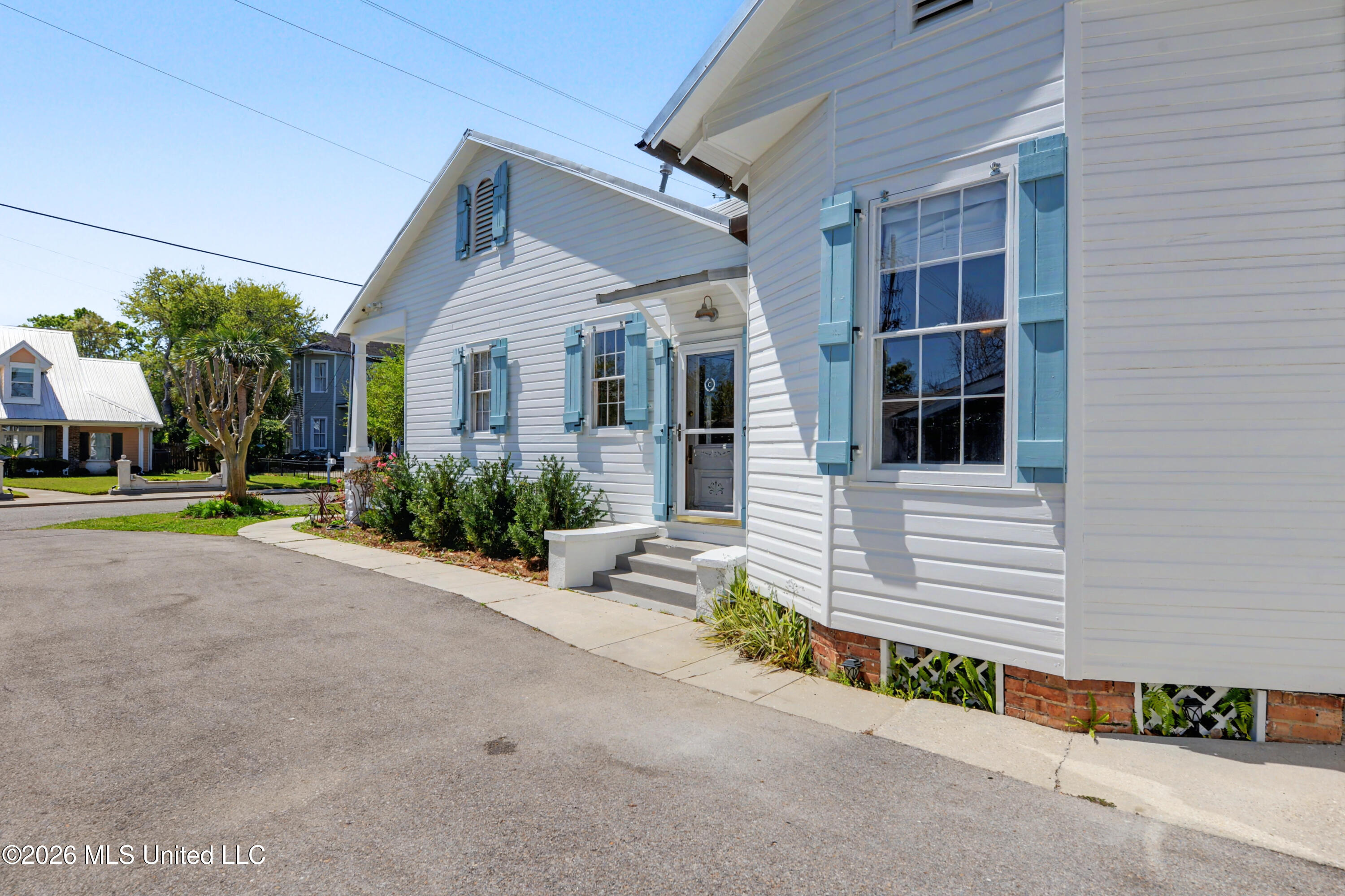 405 Carroll Avenue Property Photo 4