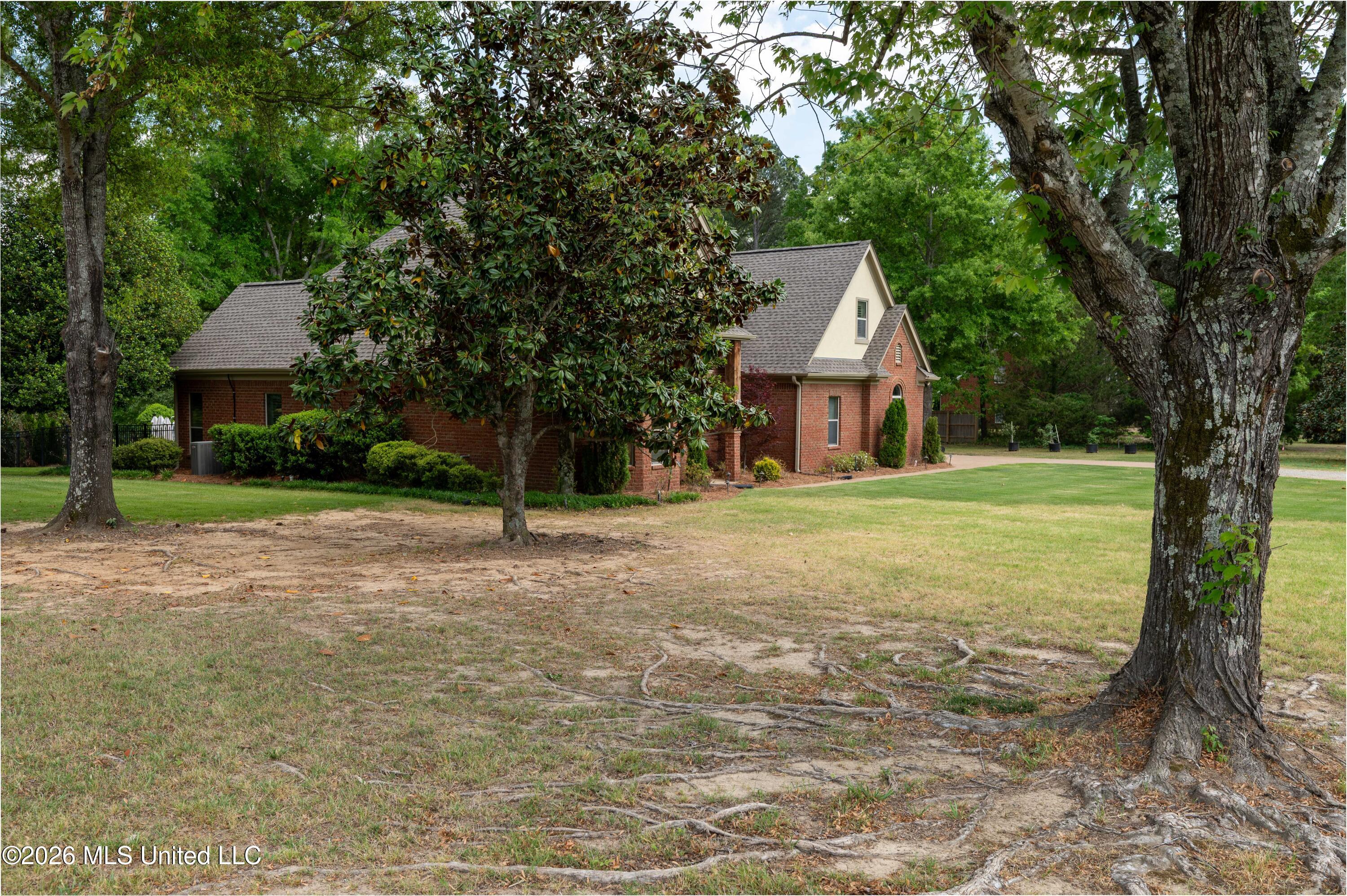1290 S Robertson Road Property Photo 6
