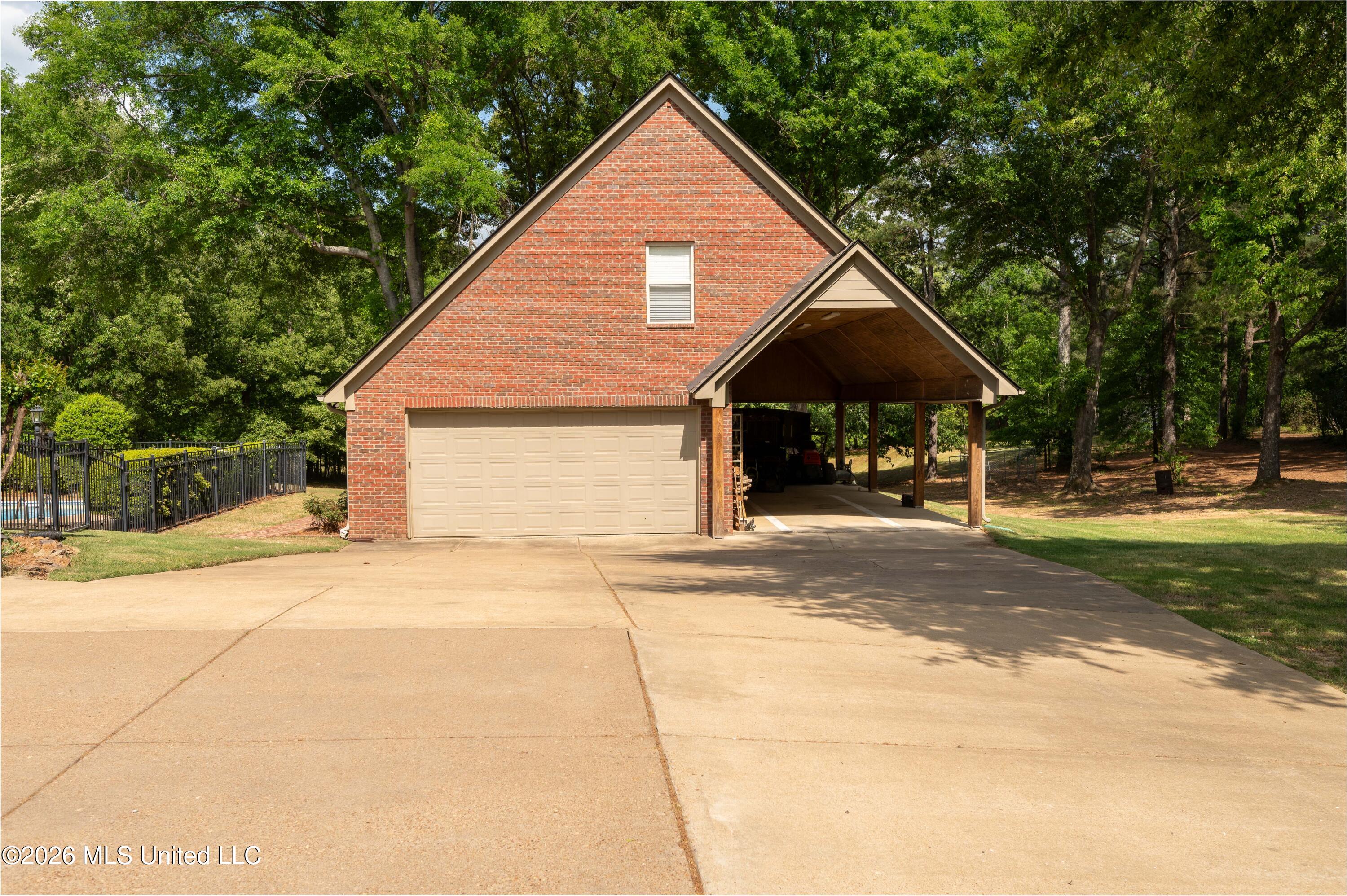 1290 S Robertson Road Property Photo 8