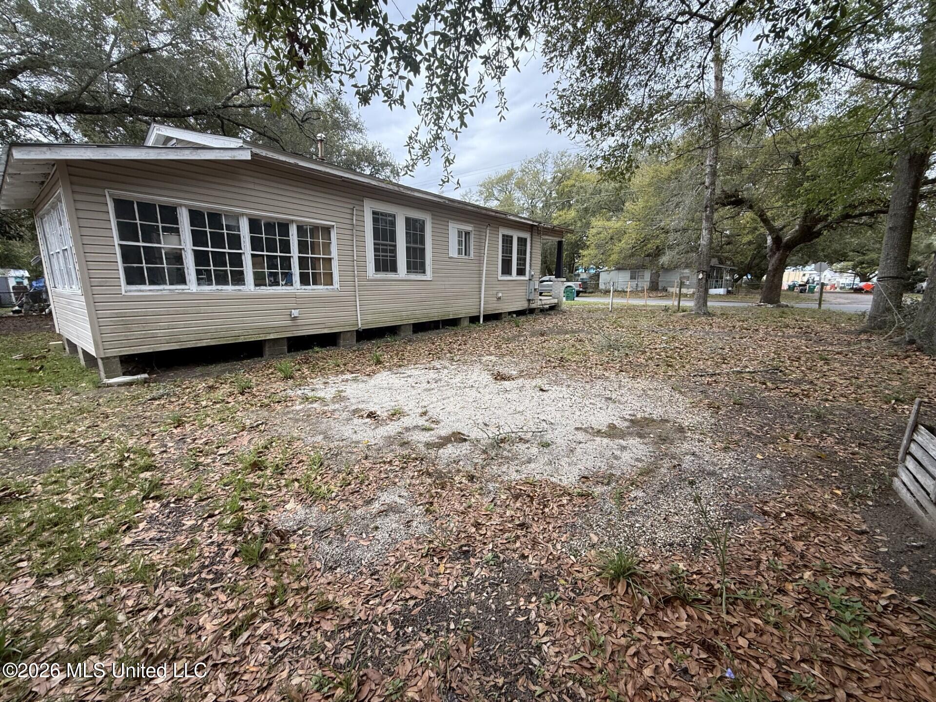 3206 F Avenue Property Photo 4