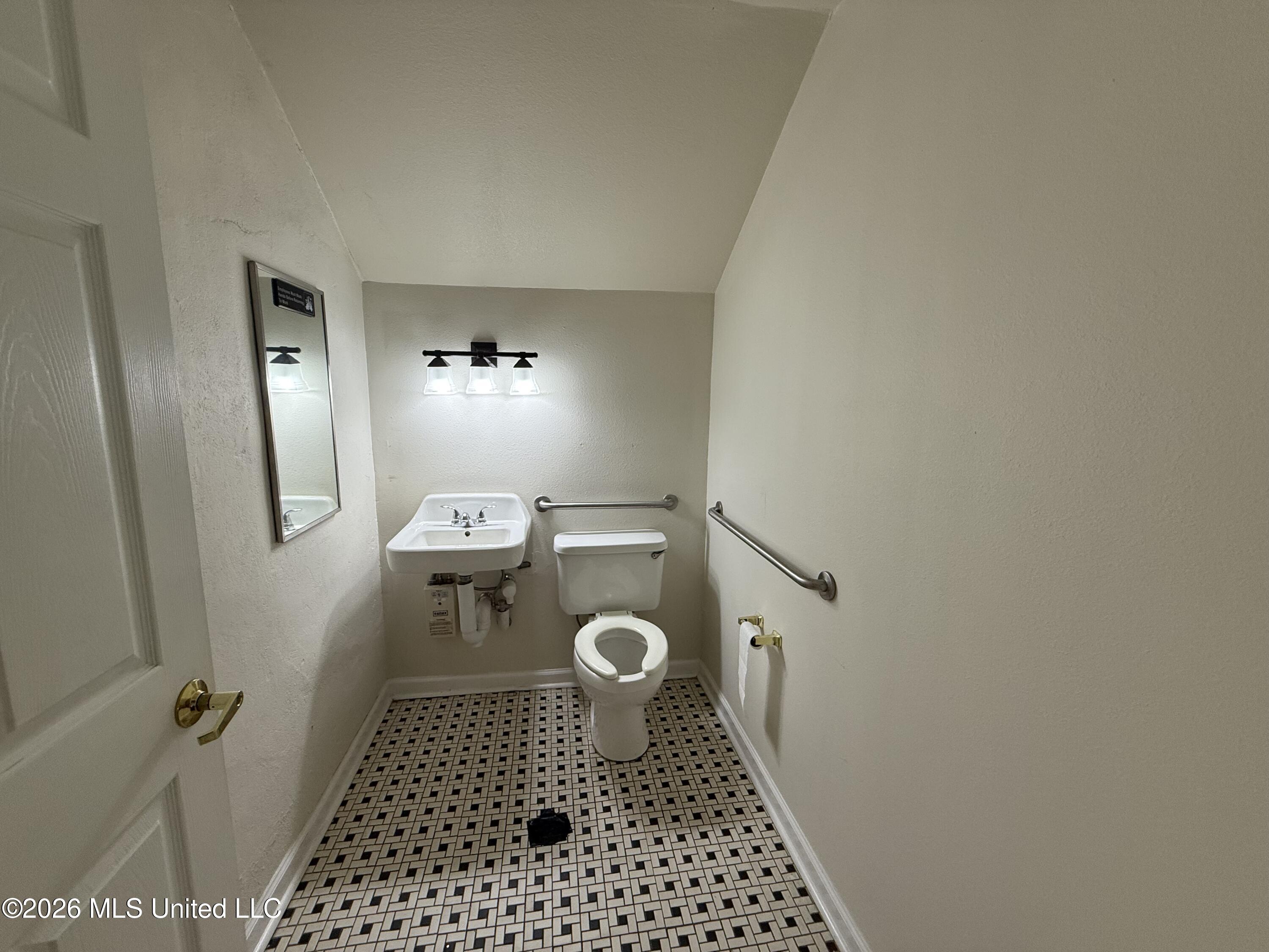114 Main Street Property Photo 9