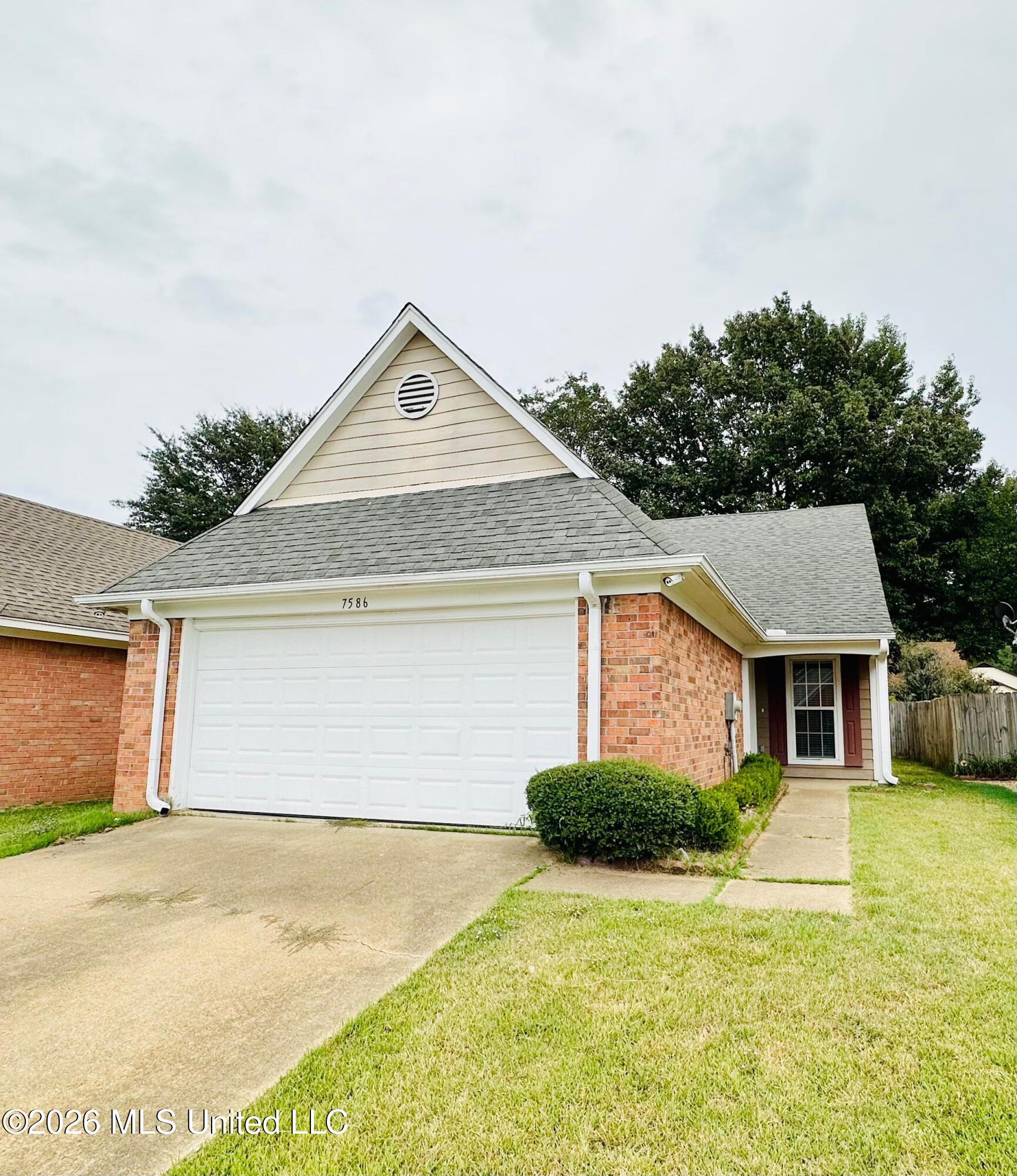 7586 Iris Drive Property Photo 1