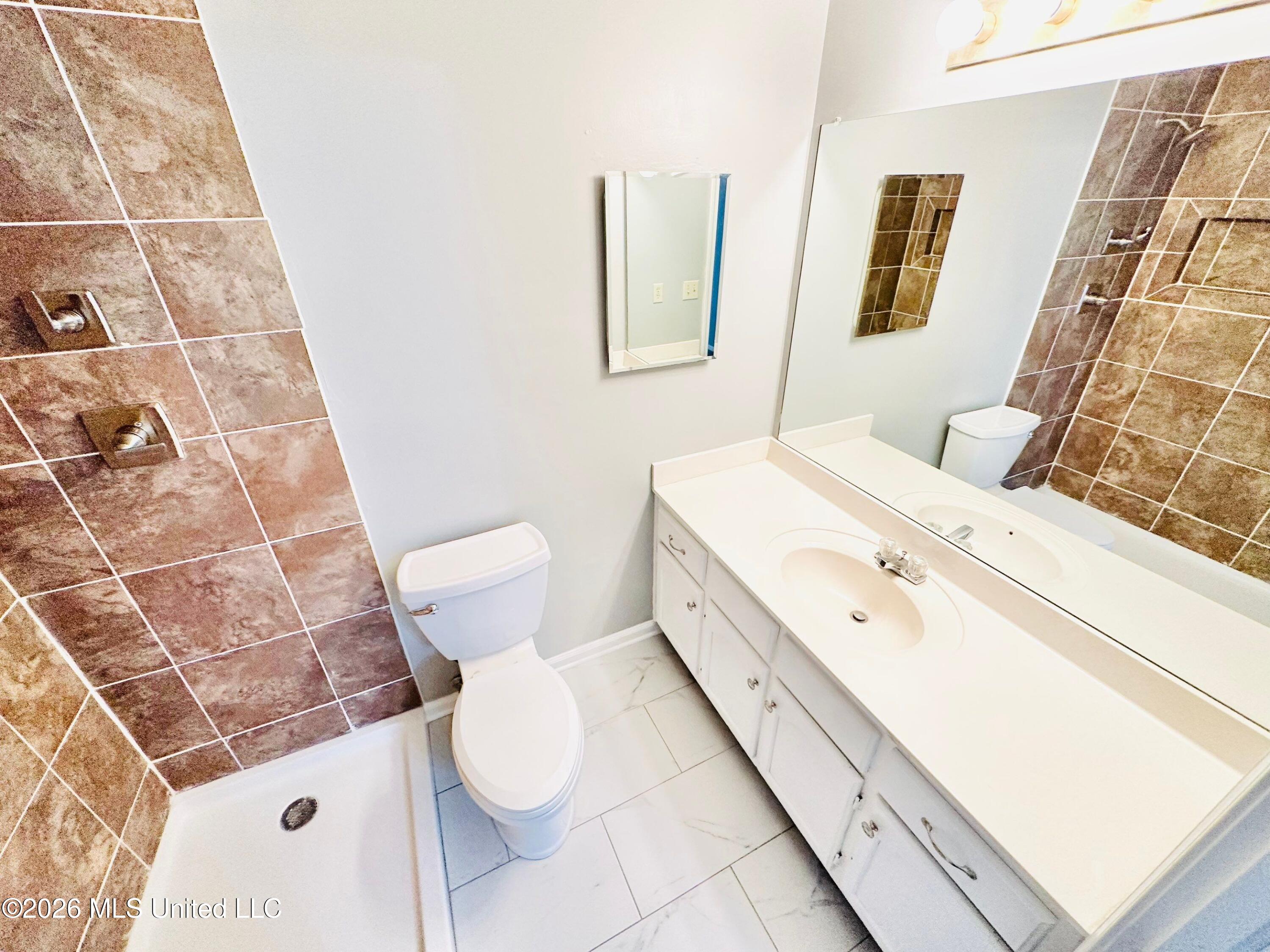 7586 Iris Drive Property Photo 8