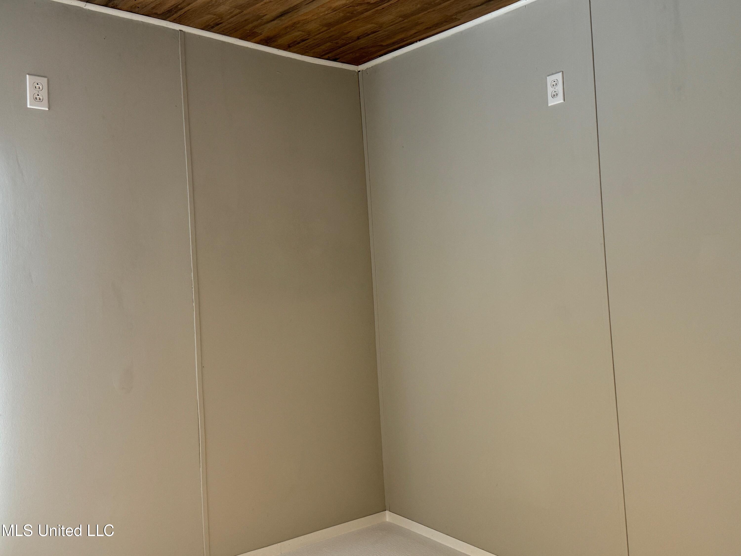 5575 Robin Wood Road Property Photo 9