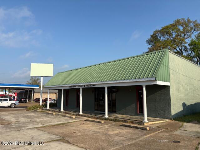 104 E Third Street Property Photo 1