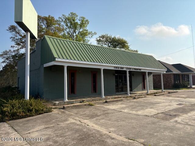 104 E Third Street Property Photo 2