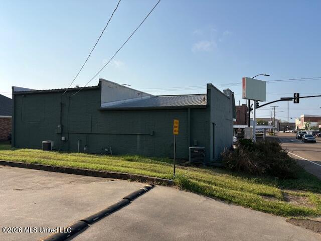 104 E Third Street Property Photo 6
