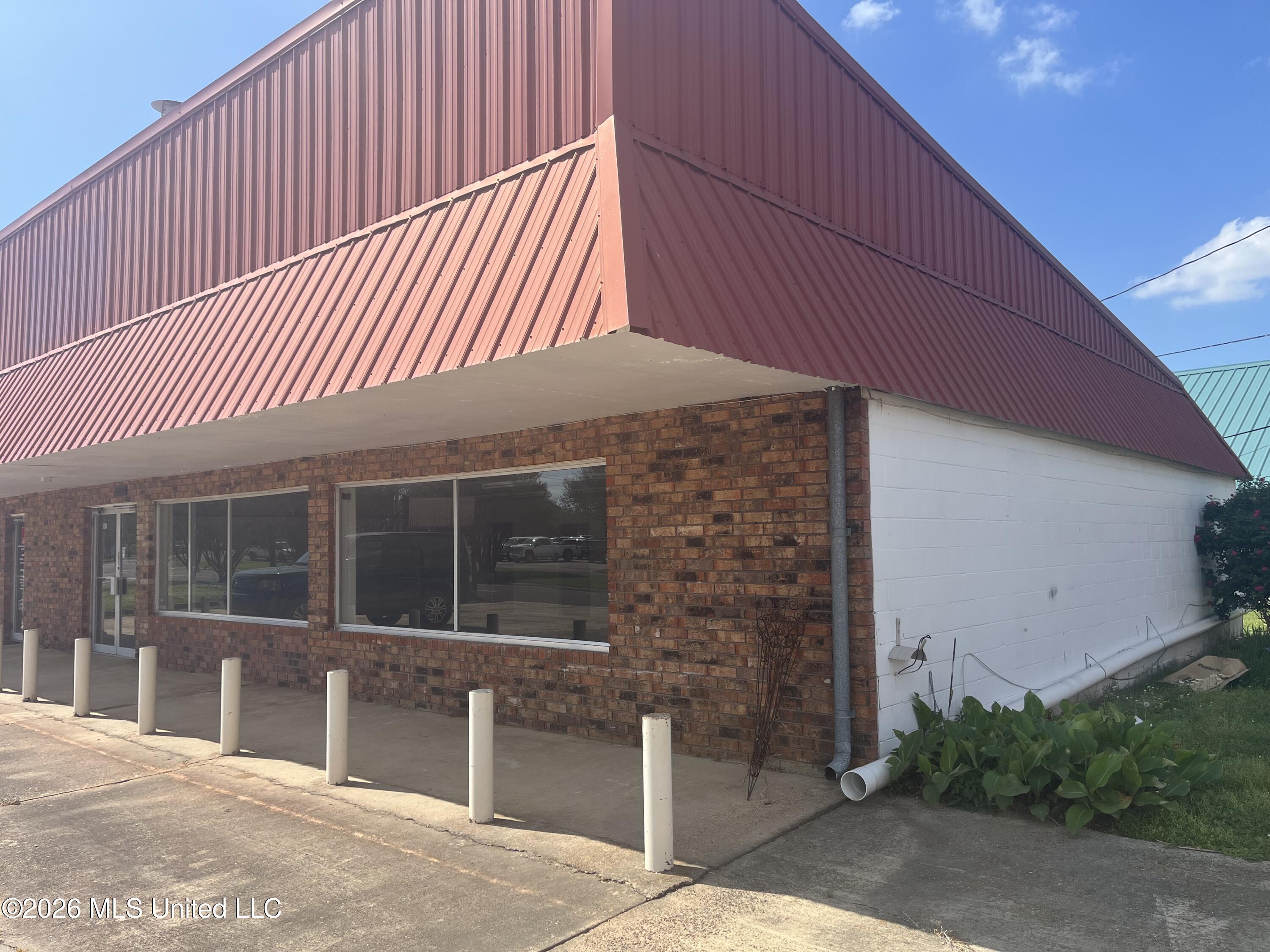 105 Jefferson Davis Boulevard Property Photo 2
