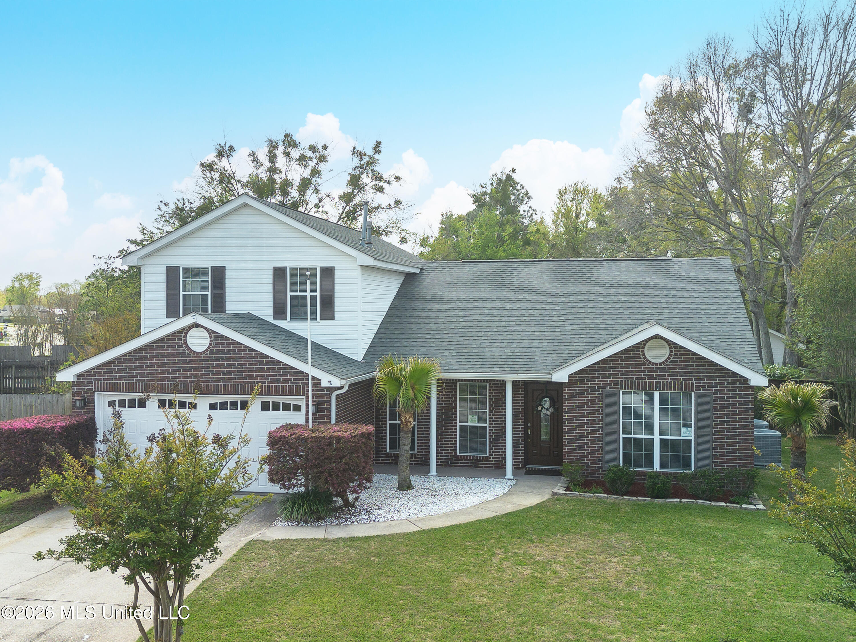 2071 Stone Bridge Drive Property Photo 2