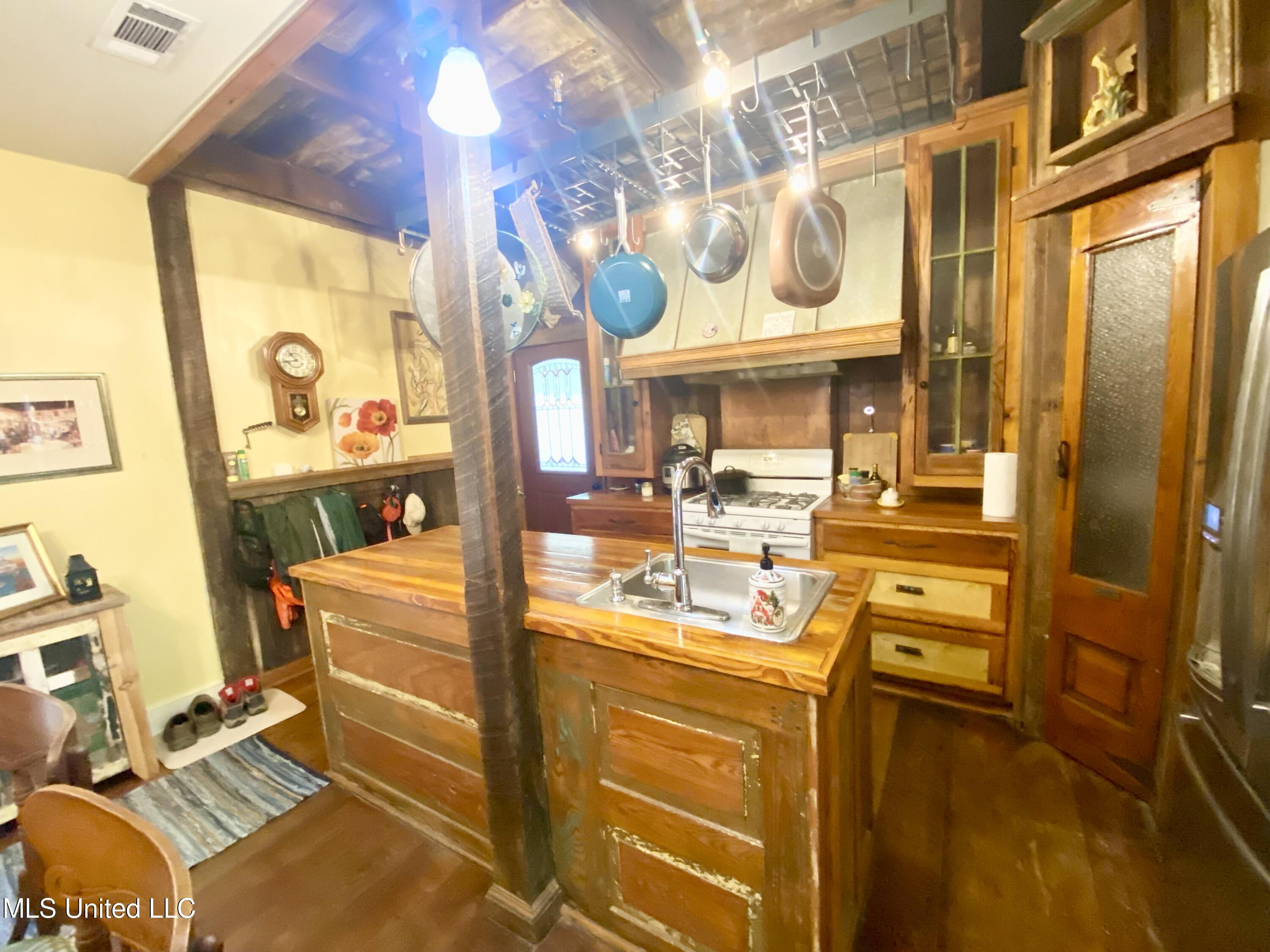 140 Westover Drive Property Photo 13