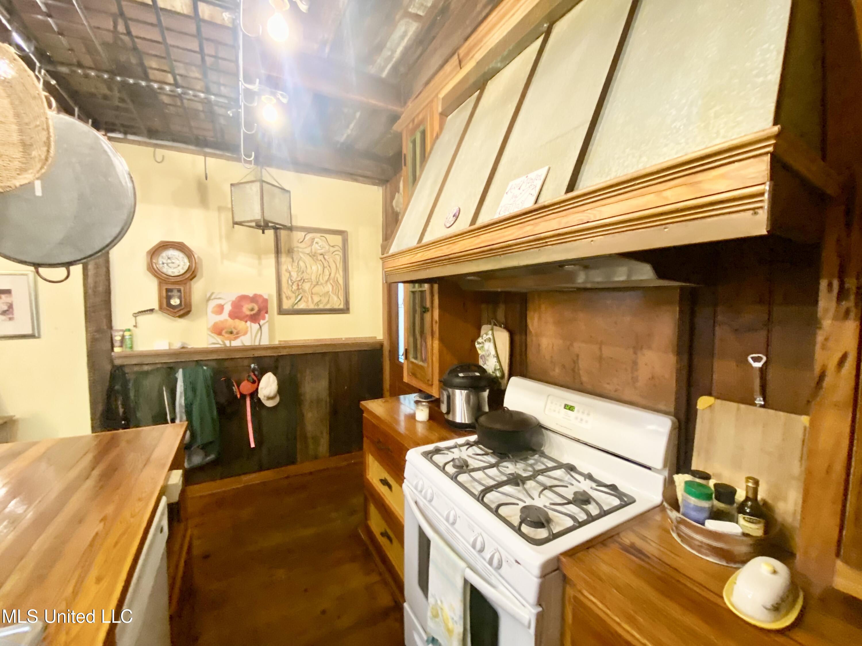 140 Westover Drive Property Photo 14