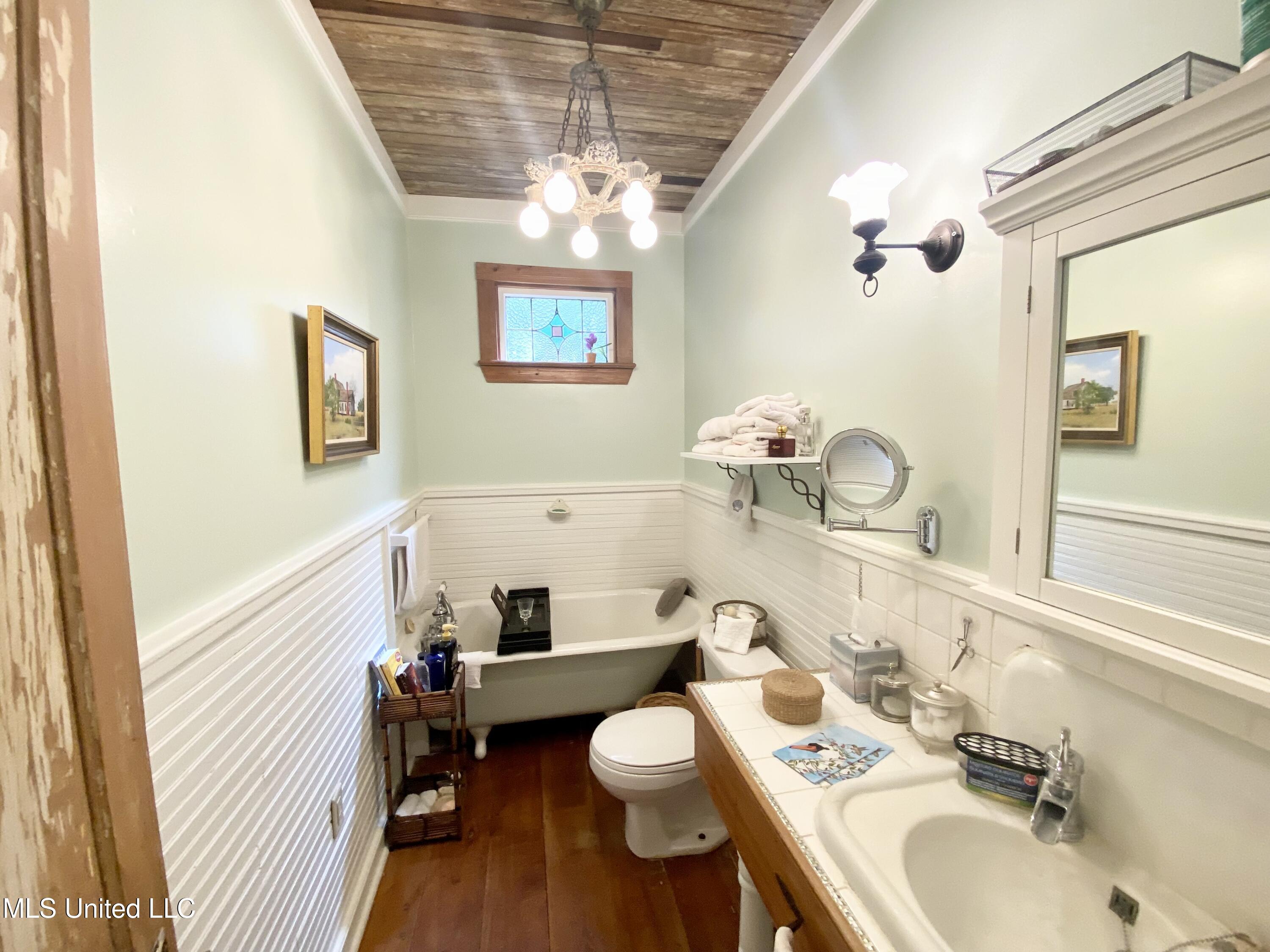 140 Westover Drive Property Photo 28