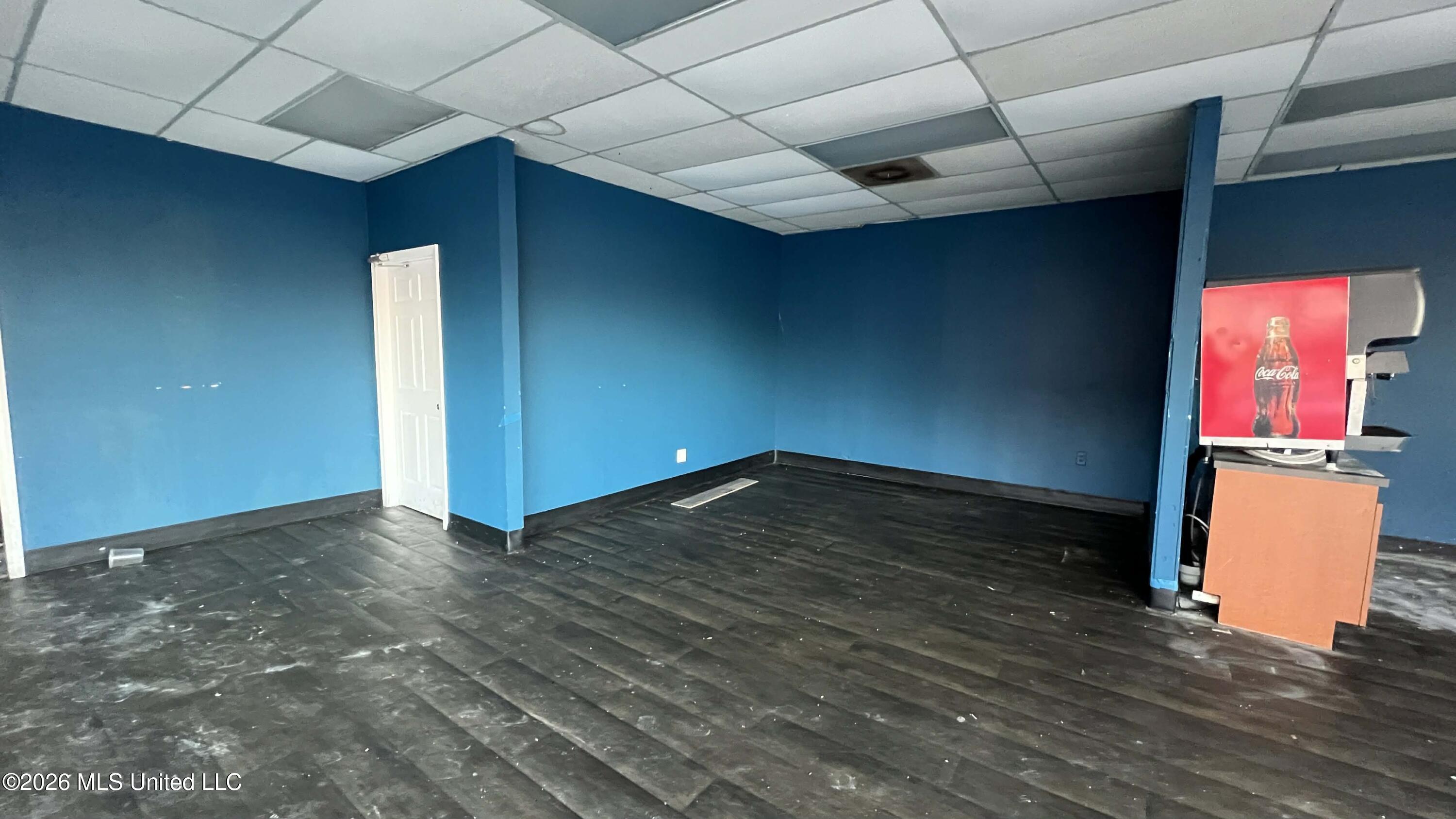 2106 Raymond Road Property Photo 5