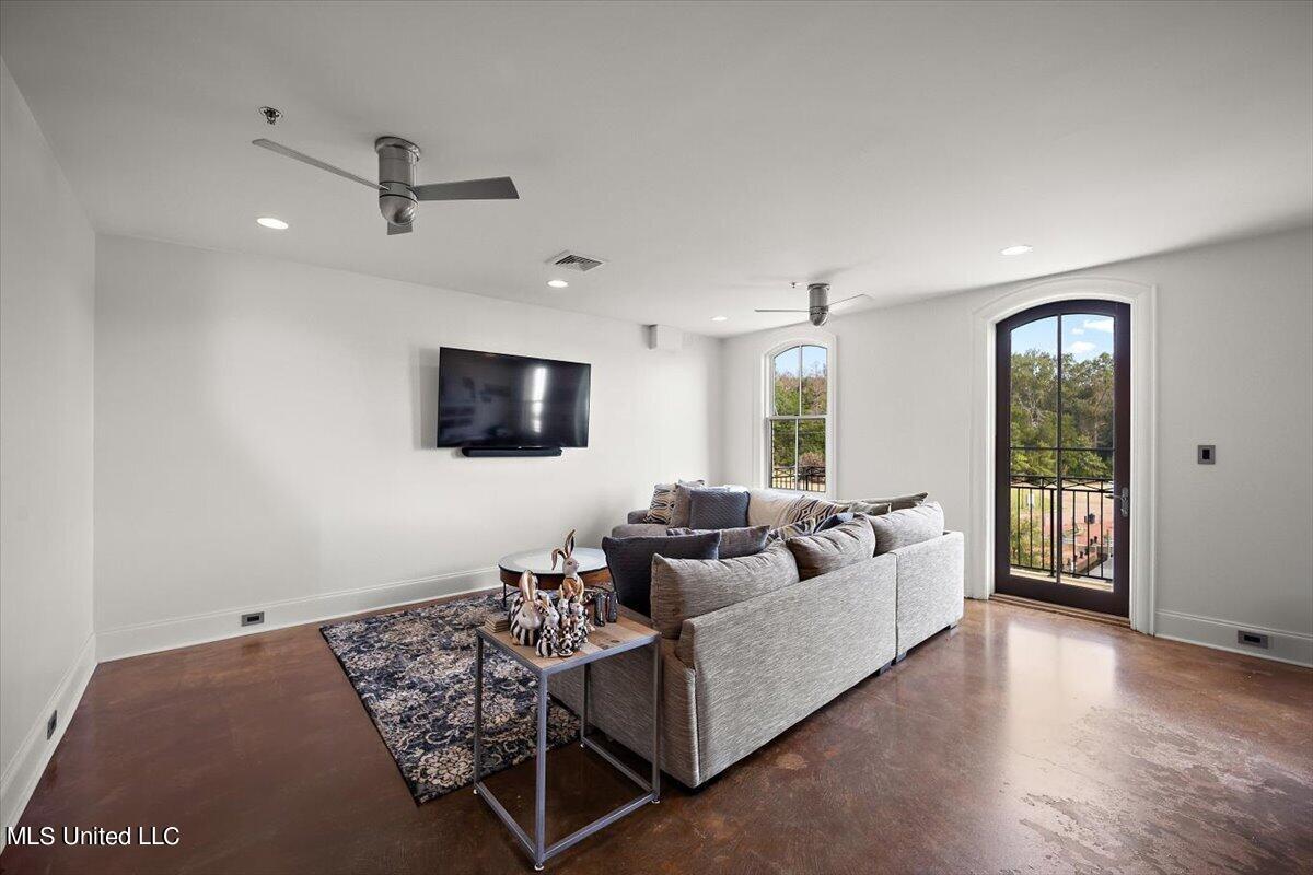 145 Republic Street Property Photo 43