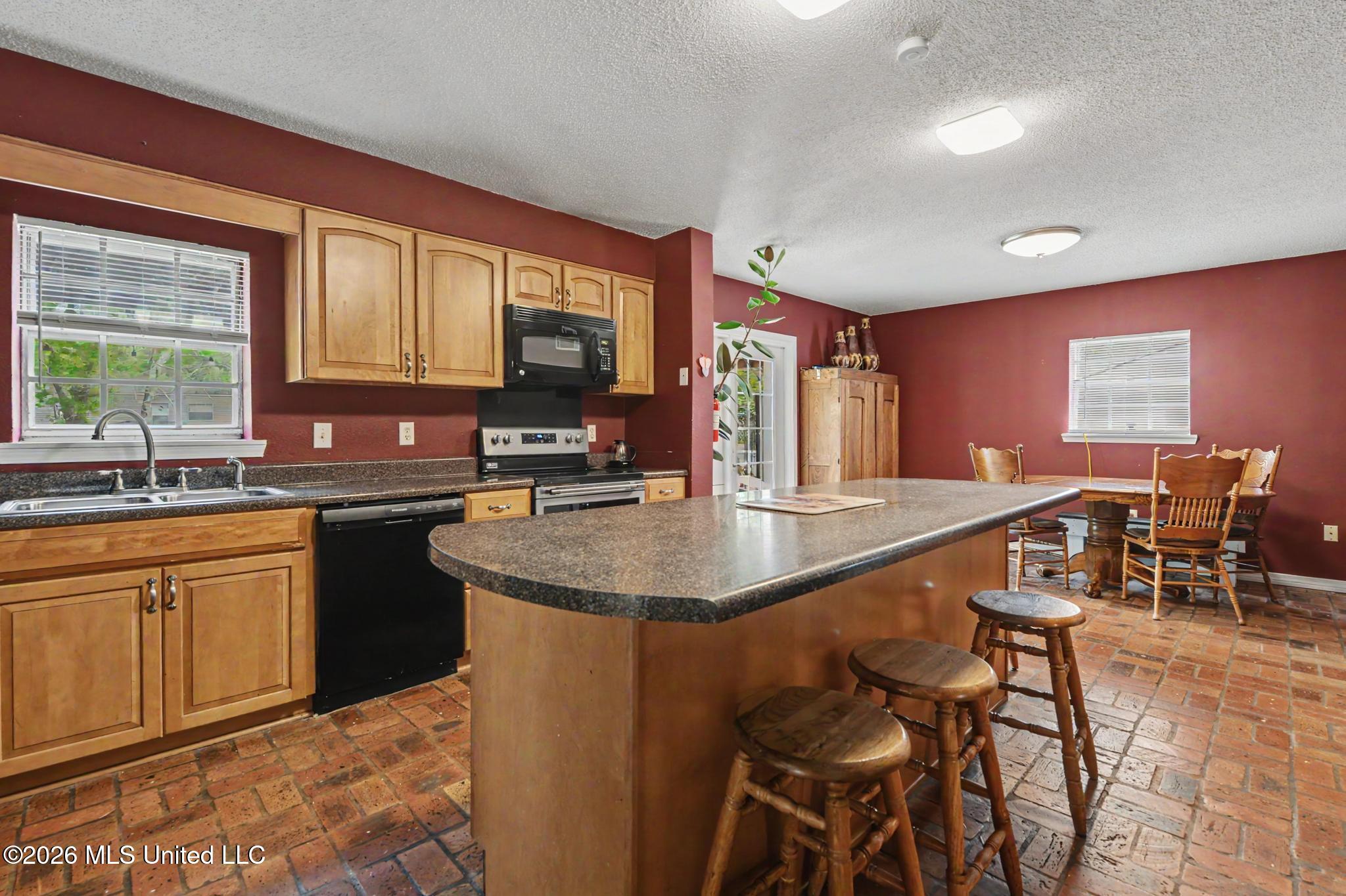 13704 Coleman Street Property Photo 8