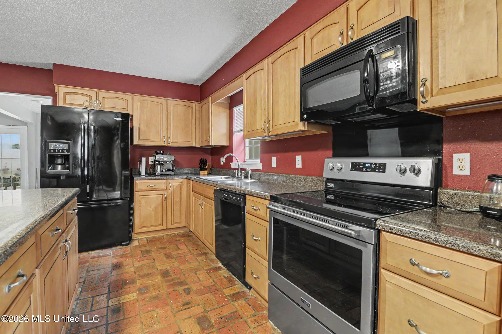 13704 Coleman Street Property Photo 10