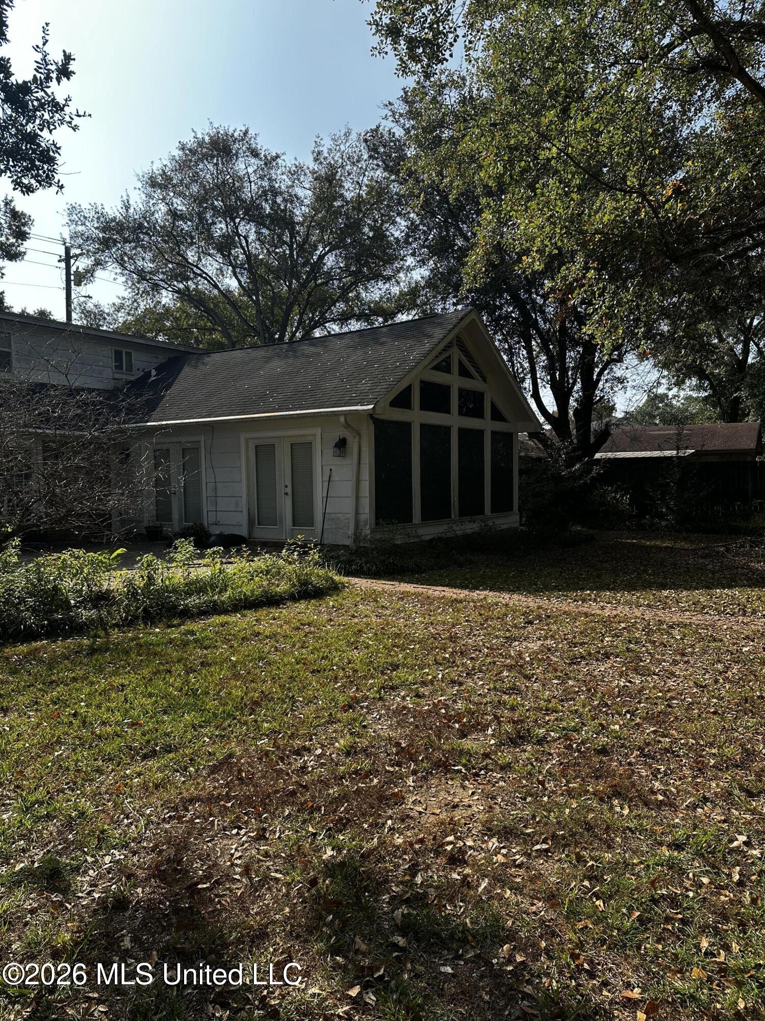 3911 Washington Avenue Property Photo 2
