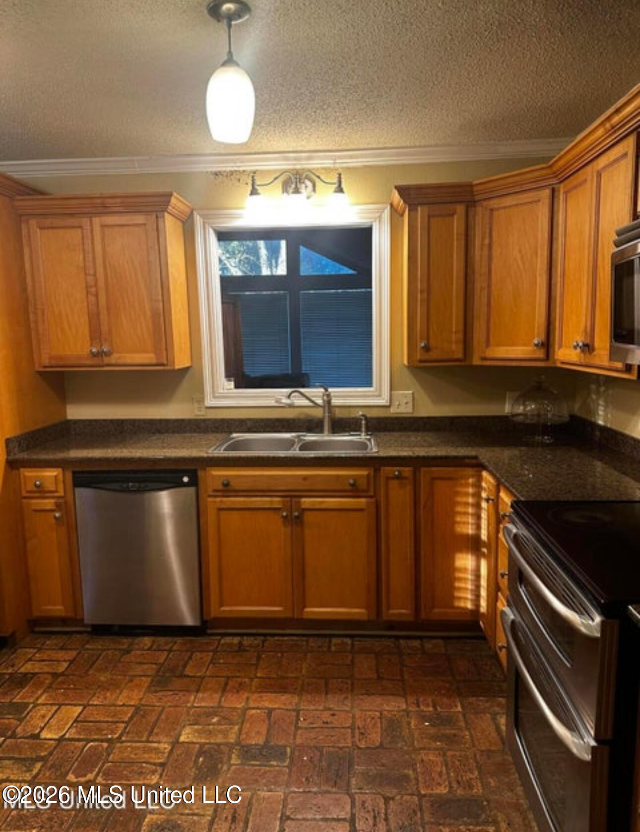 3911 Washington Avenue Property Photo 7