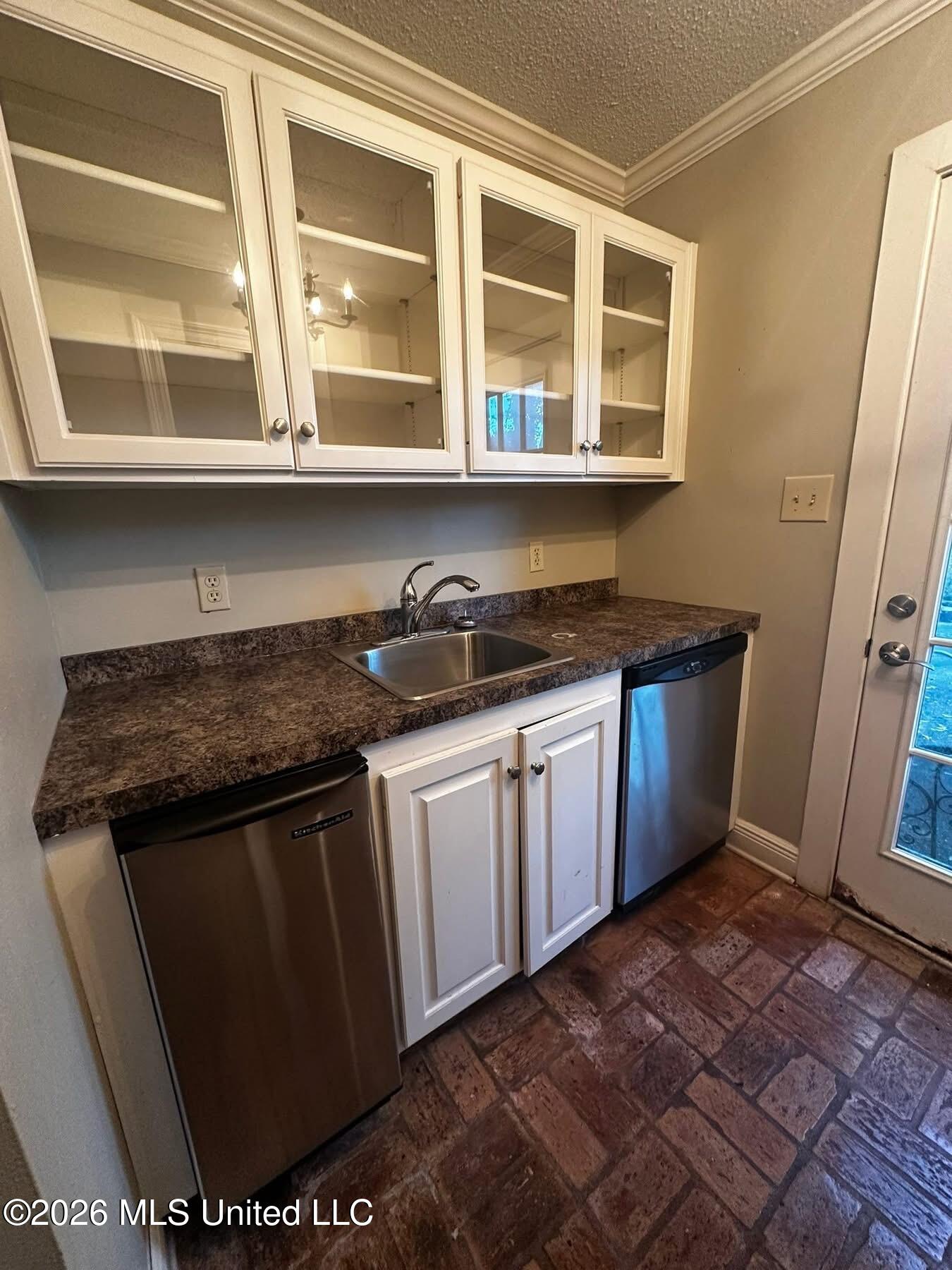 3911 Washington Avenue Property Photo 11