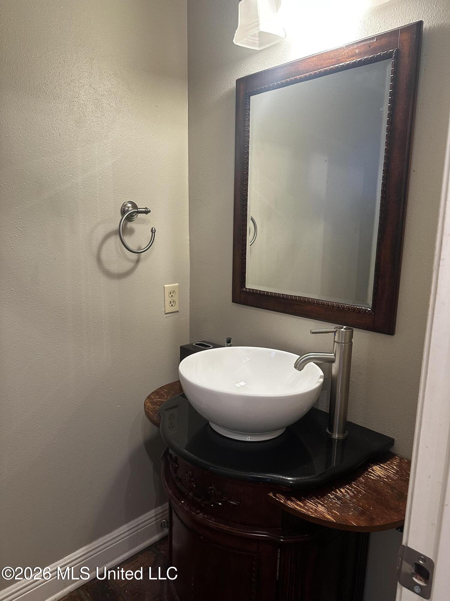 3911 Washington Avenue Property Photo 12
