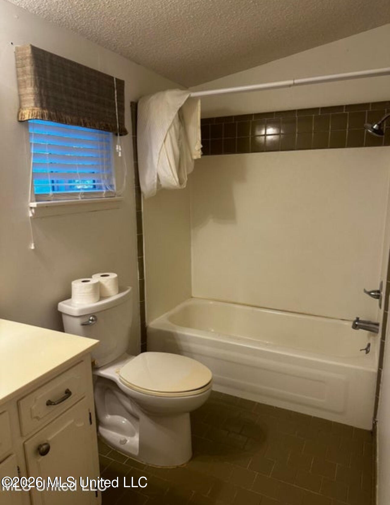3911 Washington Avenue Property Photo 16