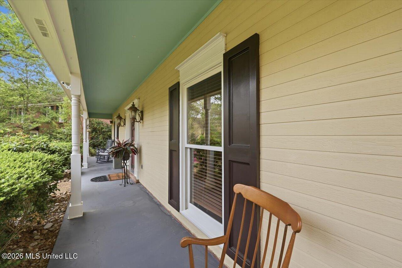 215 Comstock Lane Property Photo 3