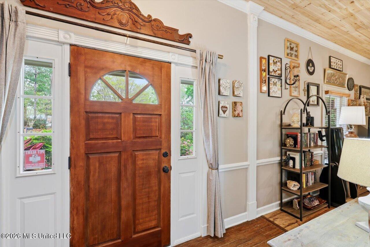 215 Comstock Lane Property Photo 4