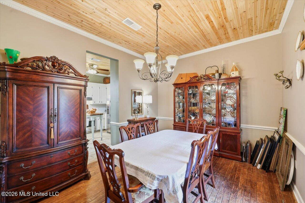 215 Comstock Lane Property Photo 11