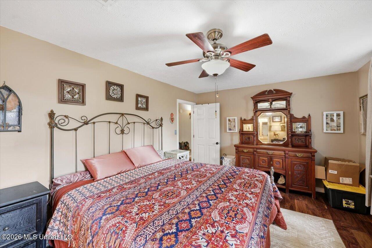 215 Comstock Lane Property Photo 15