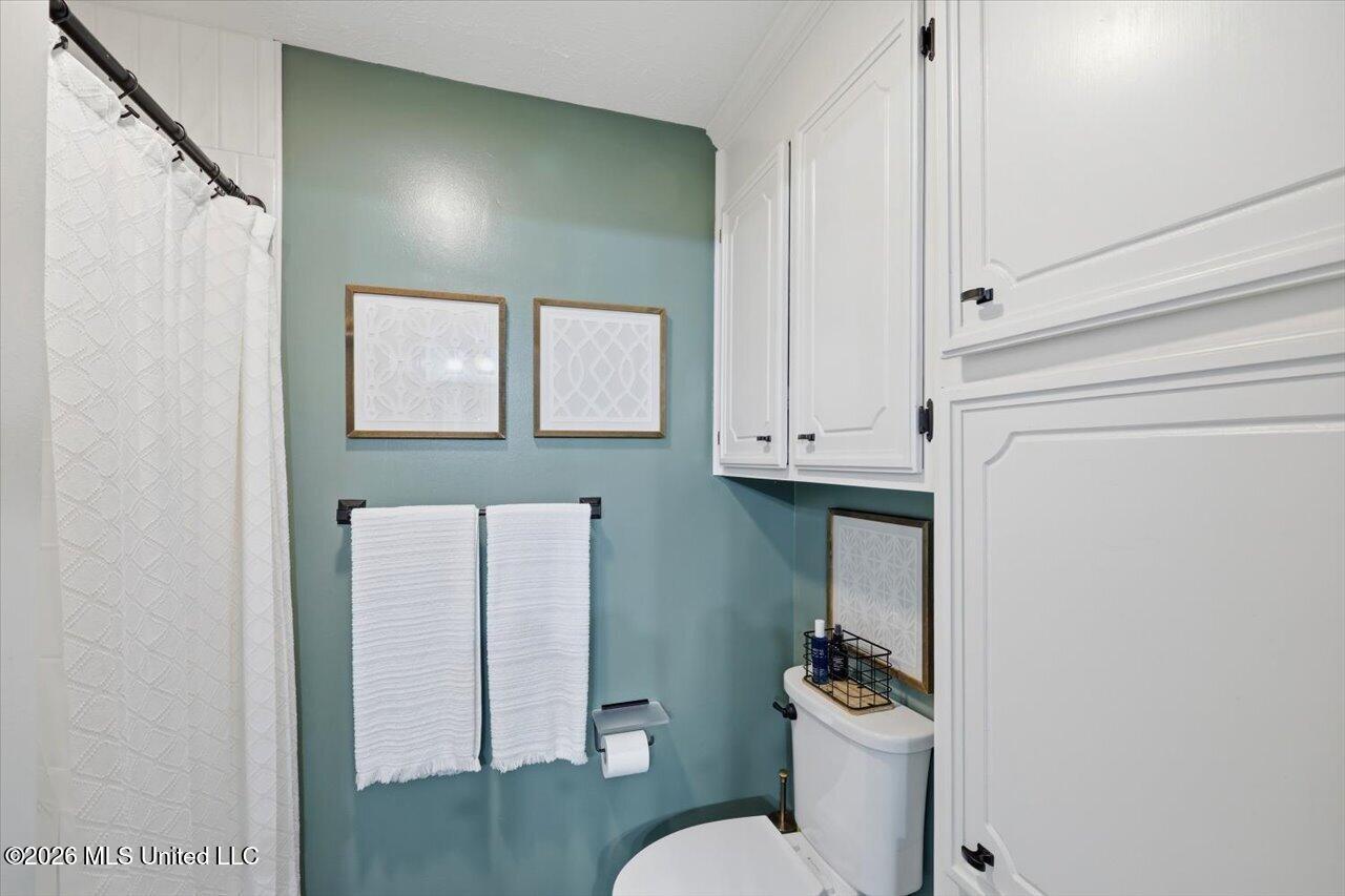 215 Comstock Lane Property Photo 22
