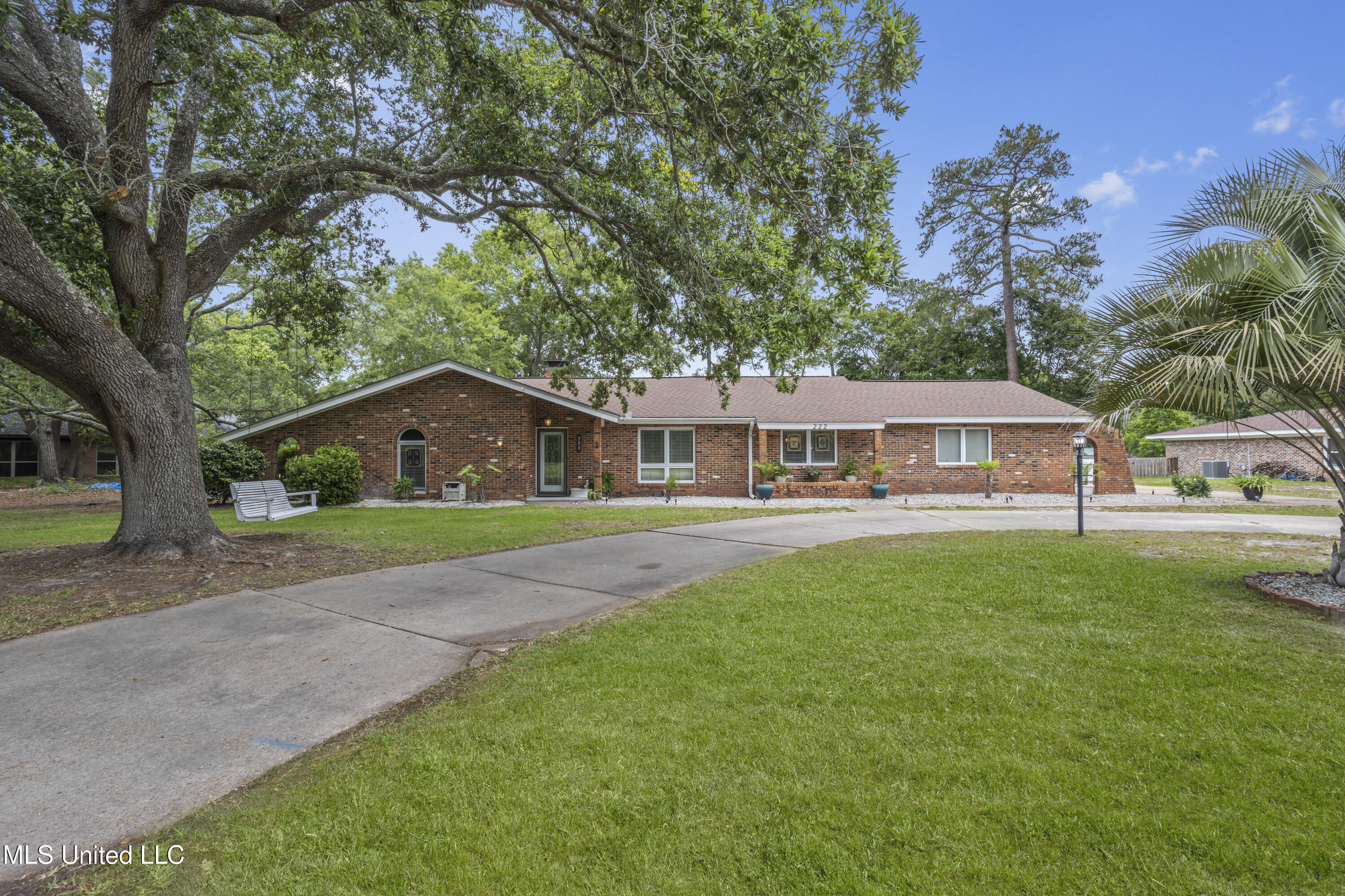 222 Glen Eagles Drive Property Photo 1