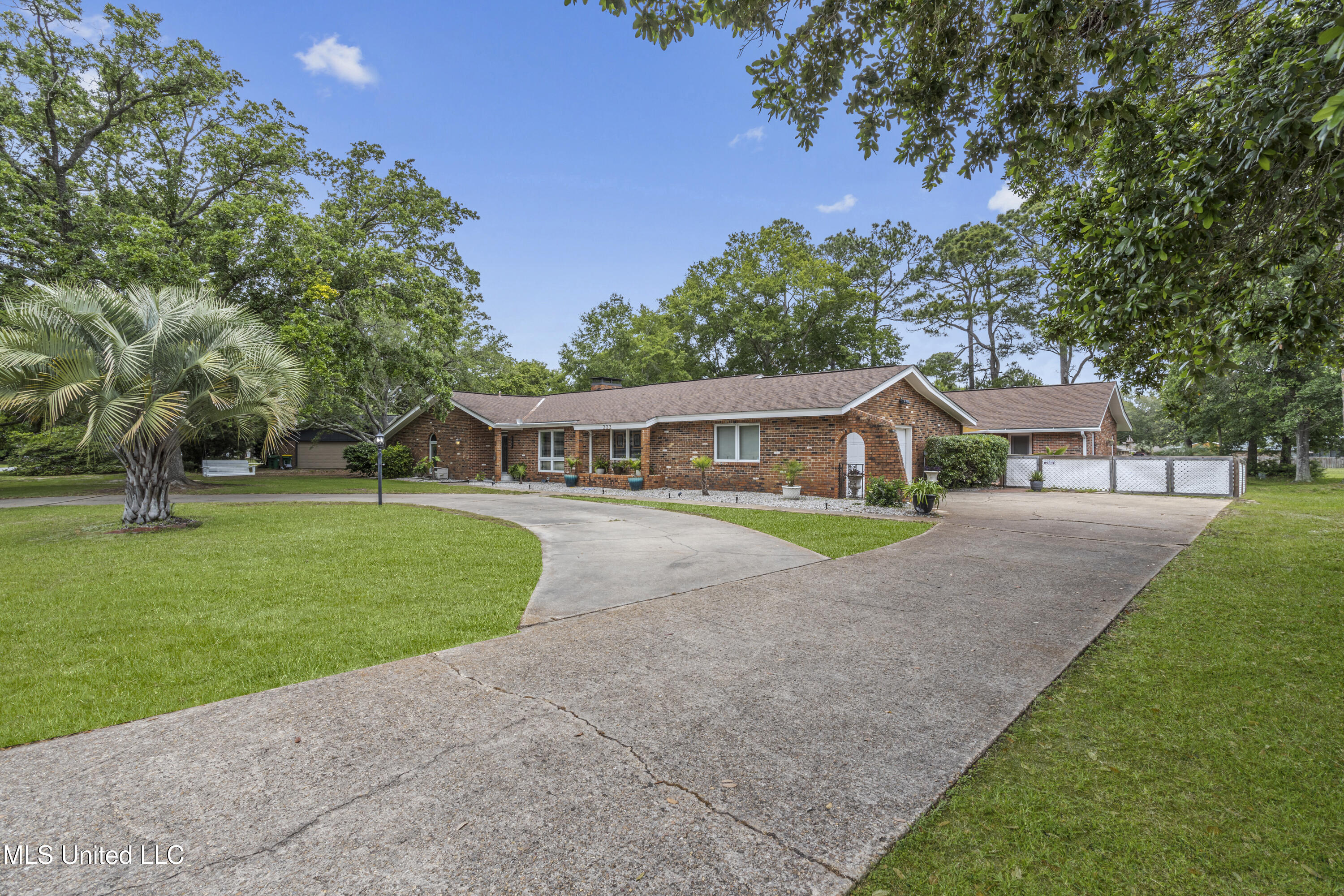 222 Glen Eagles Drive Property Photo 4