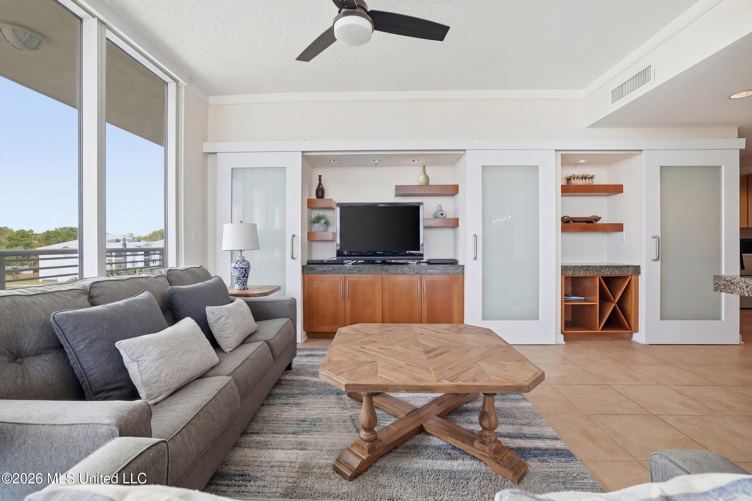 2060 Beach Boulevard Property Photo 8