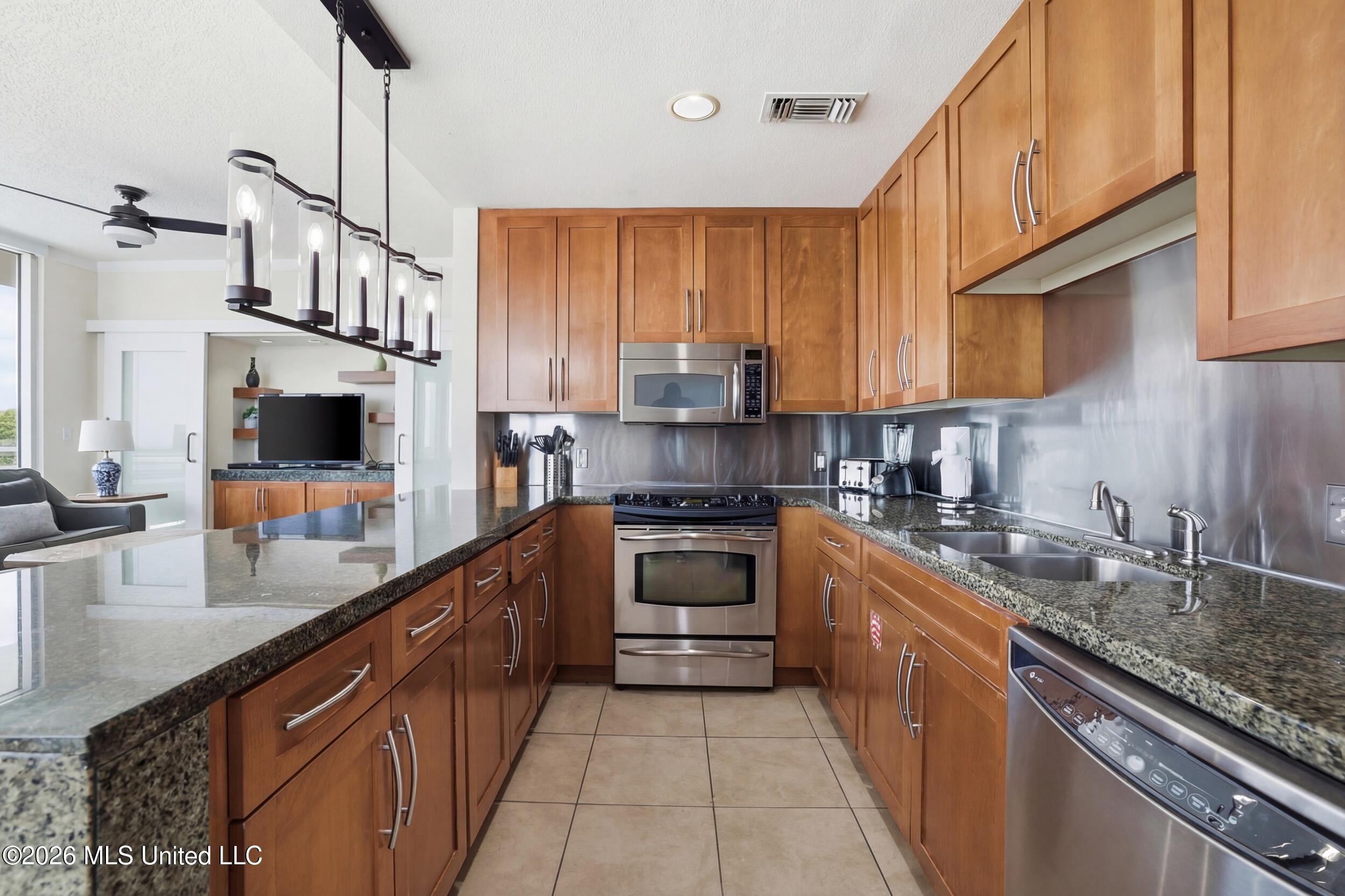2060 Beach Boulevard Property Photo 12