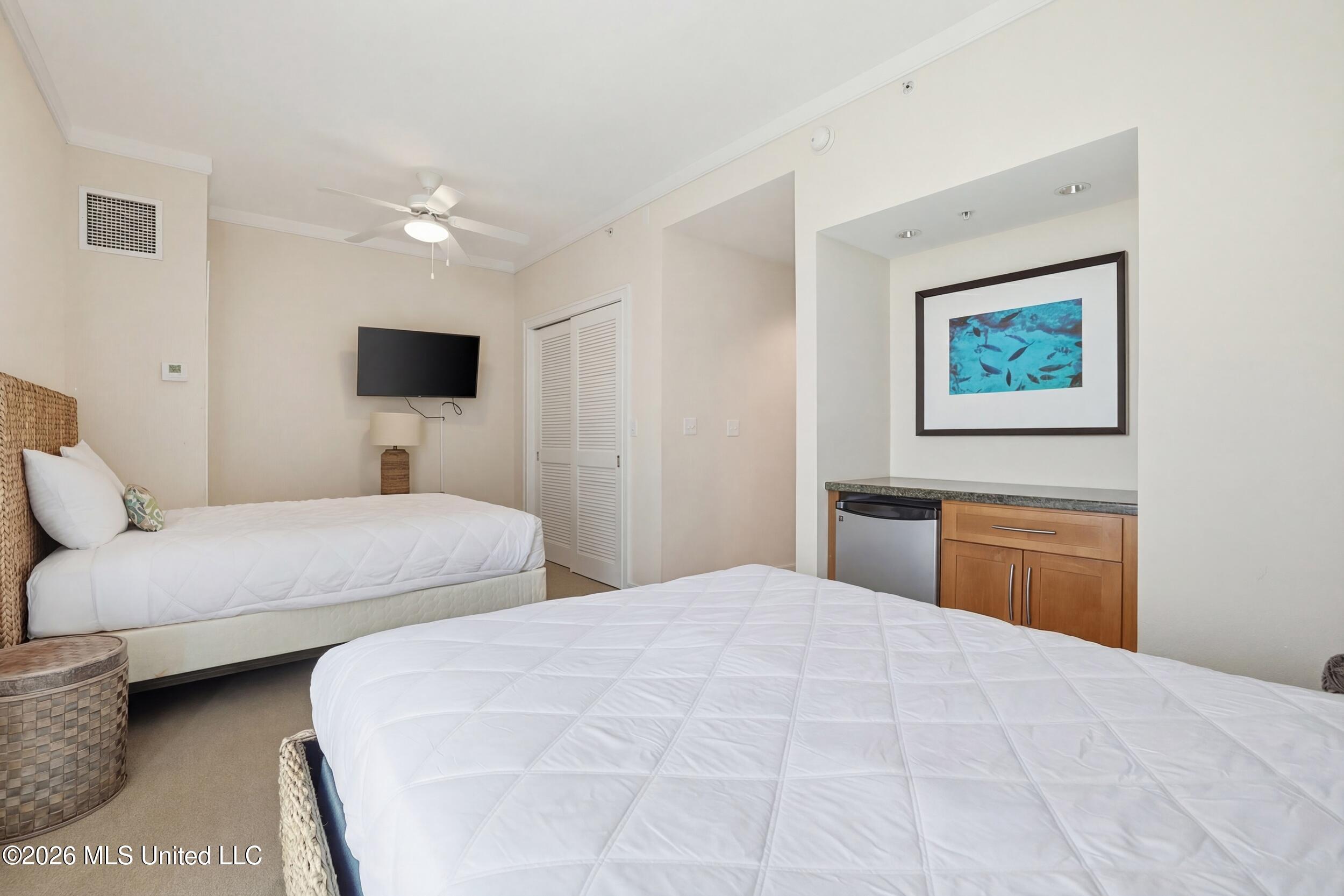 2060 Beach Boulevard Property Photo 27