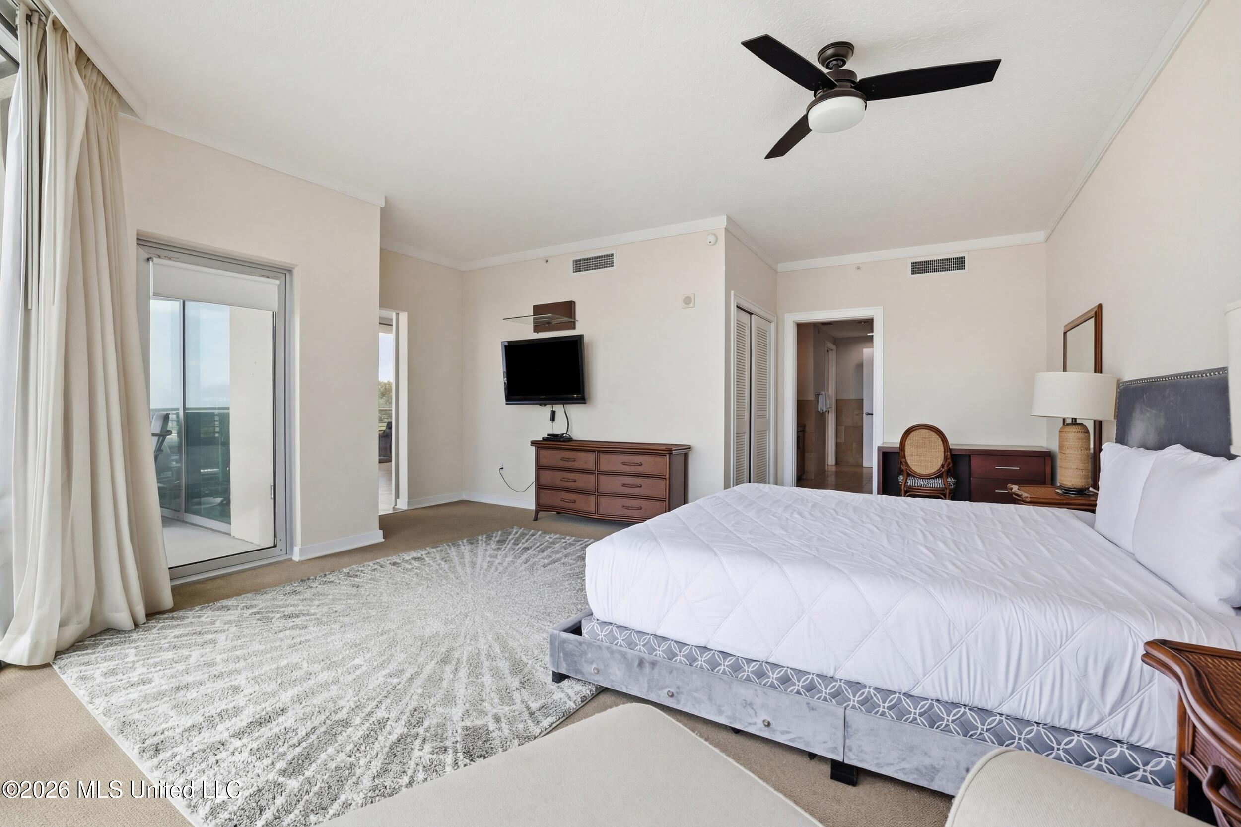 2060 Beach Boulevard Property Photo 29