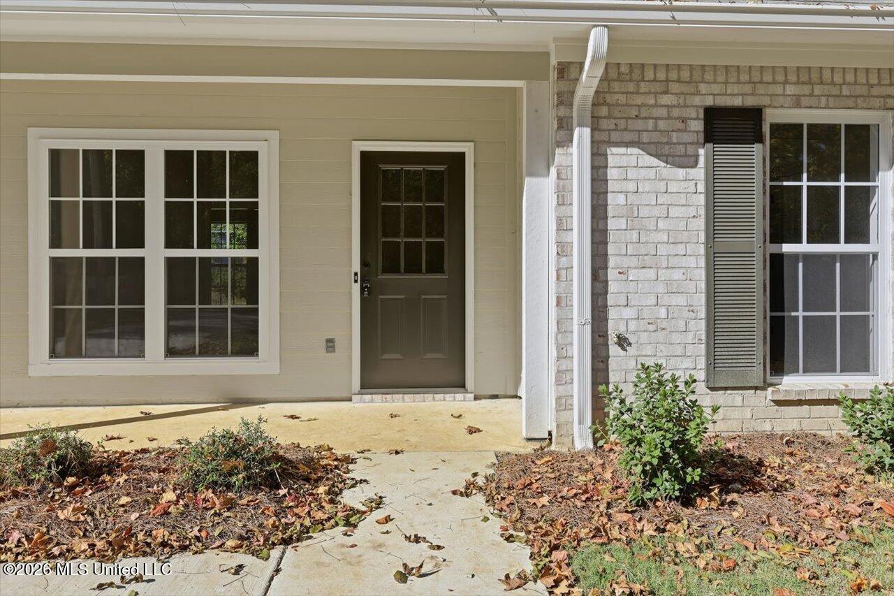 407 E Hillsdale Drive Property Photo 4