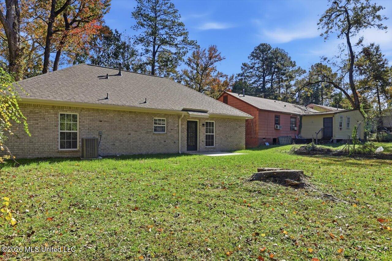 407 E Hillsdale Drive Property Photo 5