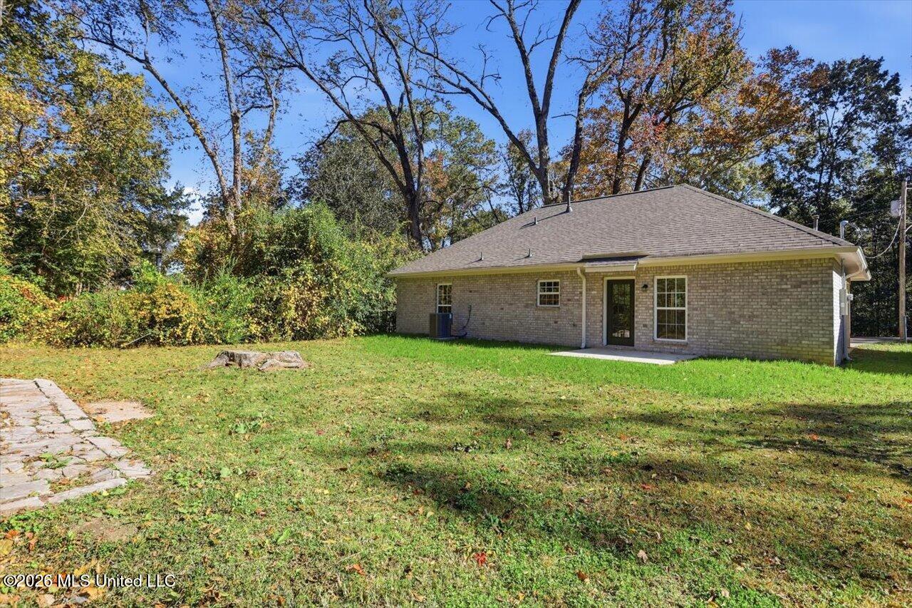 407 E Hillsdale Drive Property Photo 6