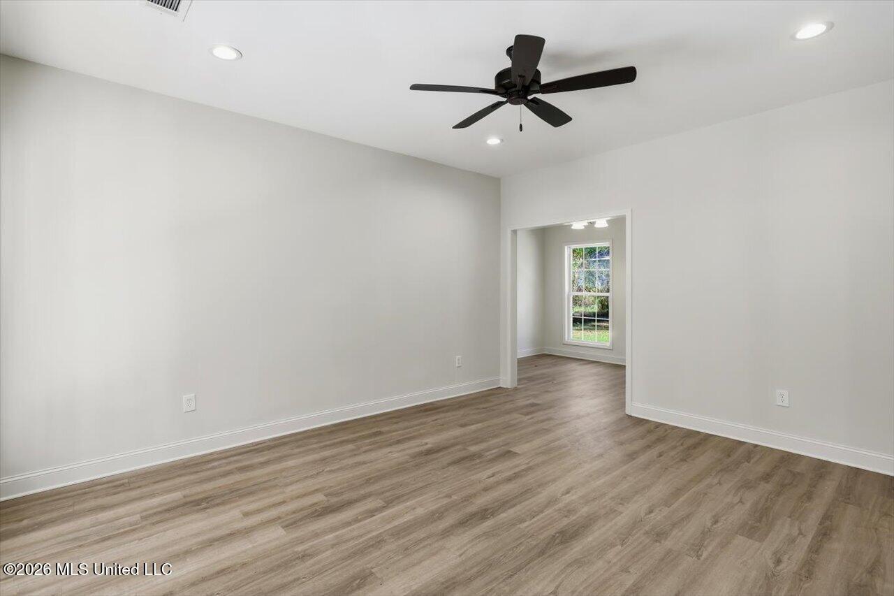 407 E Hillsdale Drive Property Photo 8