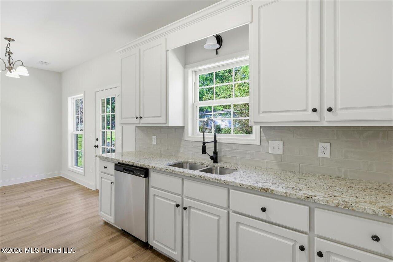 407 E Hillsdale Drive Property Photo 14
