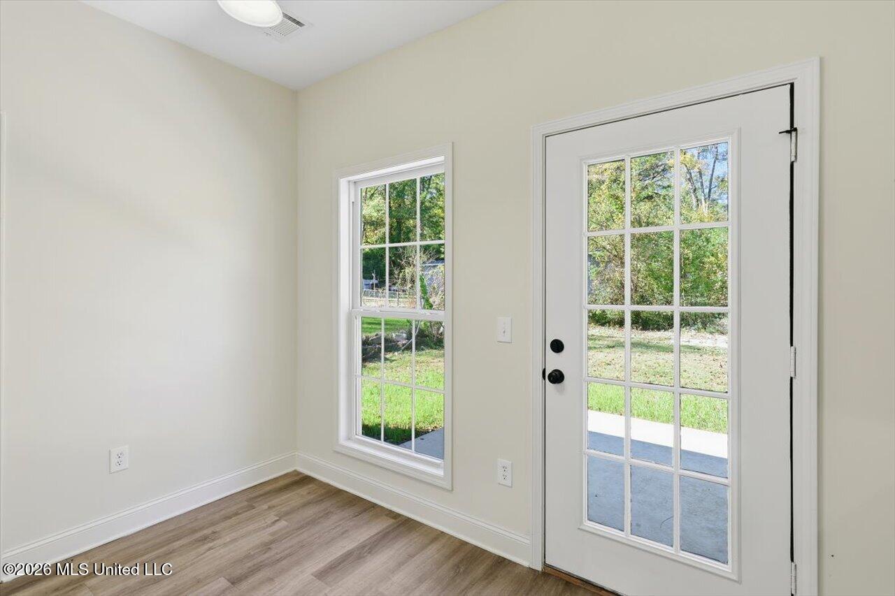 407 E Hillsdale Drive Property Photo 16