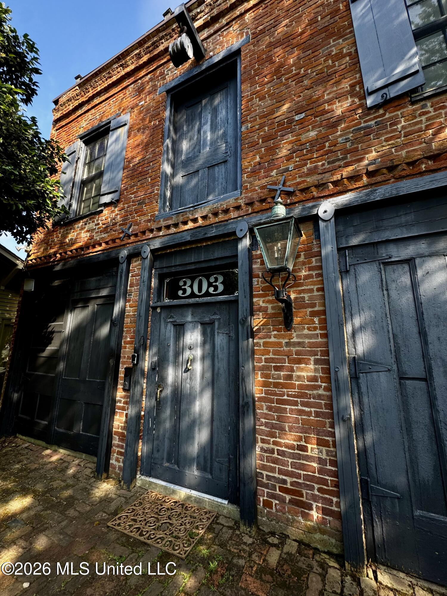 303 N Commerce Street Property Photo 4
