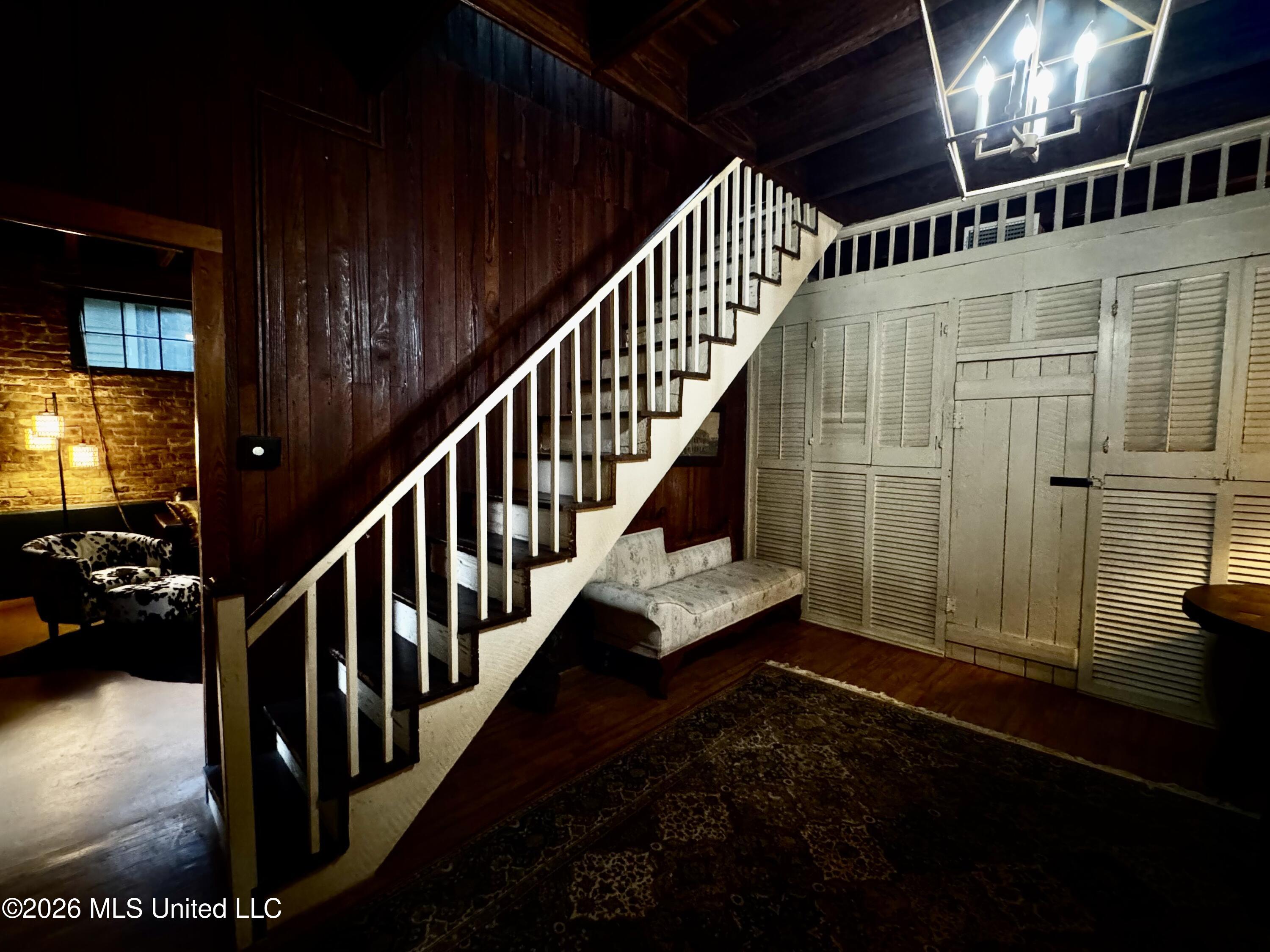303 N Commerce Street Property Photo 12