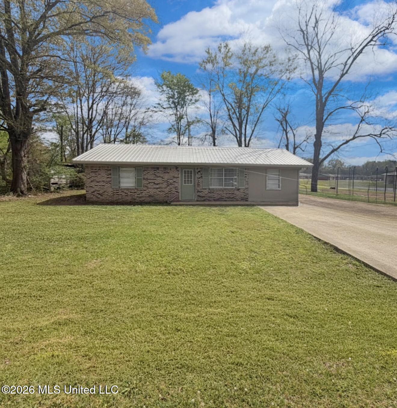 205 Summers Street Property Photo 1
