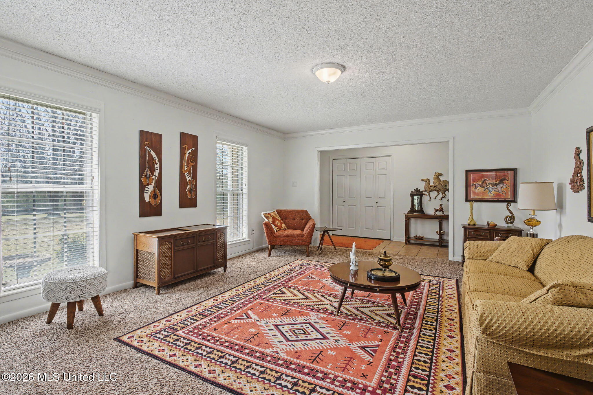 5600 Rolling Hills Drive Property Photo 5